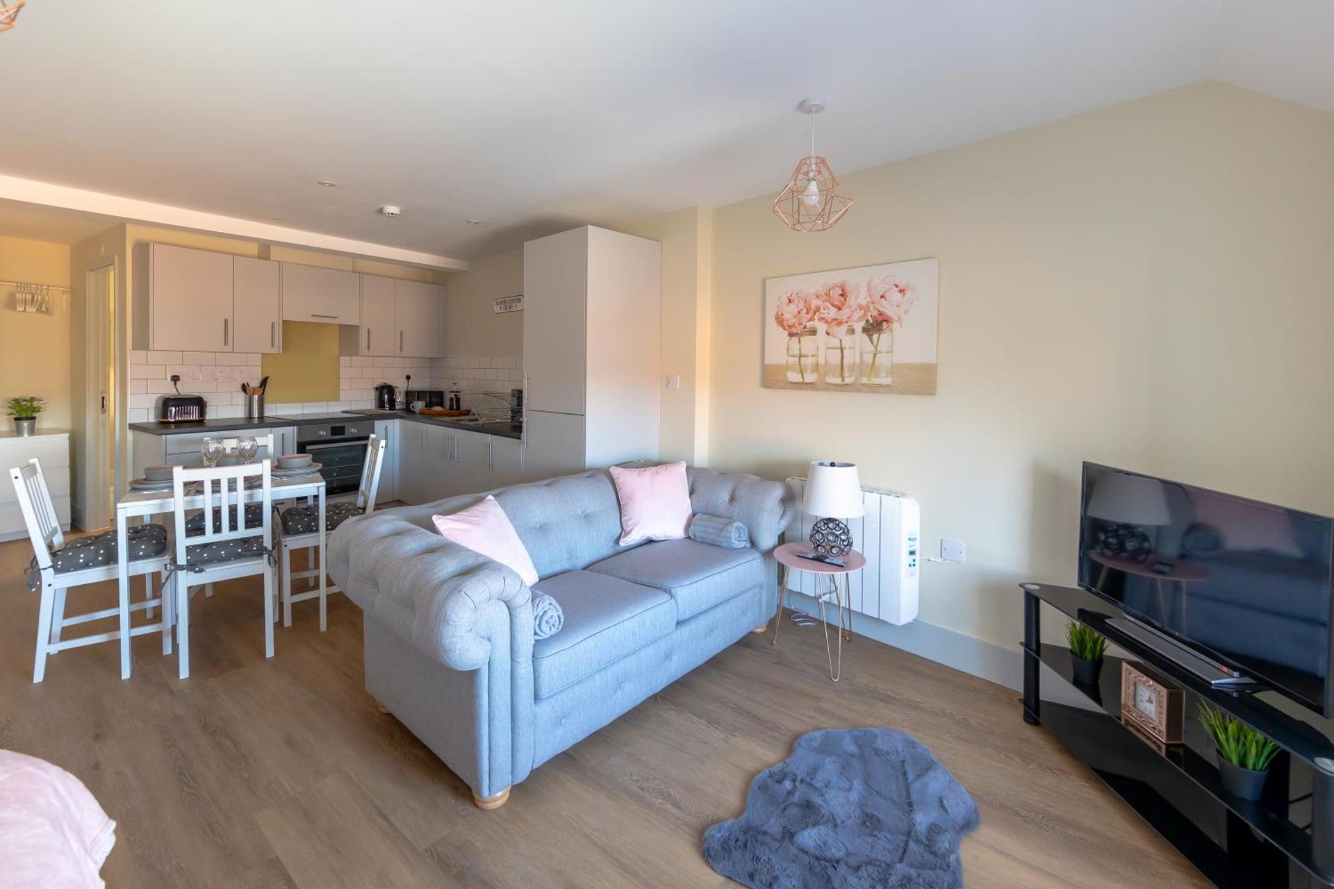 Hereford City Centre - Apartment 9, Isabella House - Modern Apartment In The Heart of The City - Sleeps 4 Guests - Hosted by RENTMYHOUSE