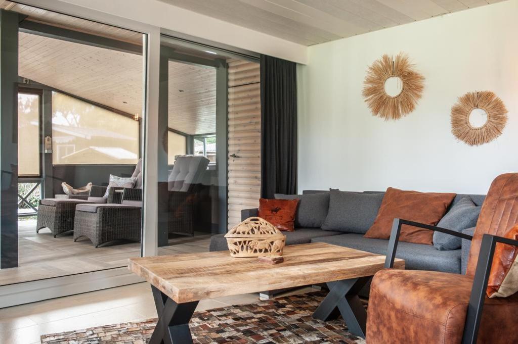 Prachtige chalet Wabi Sabi aan het water!