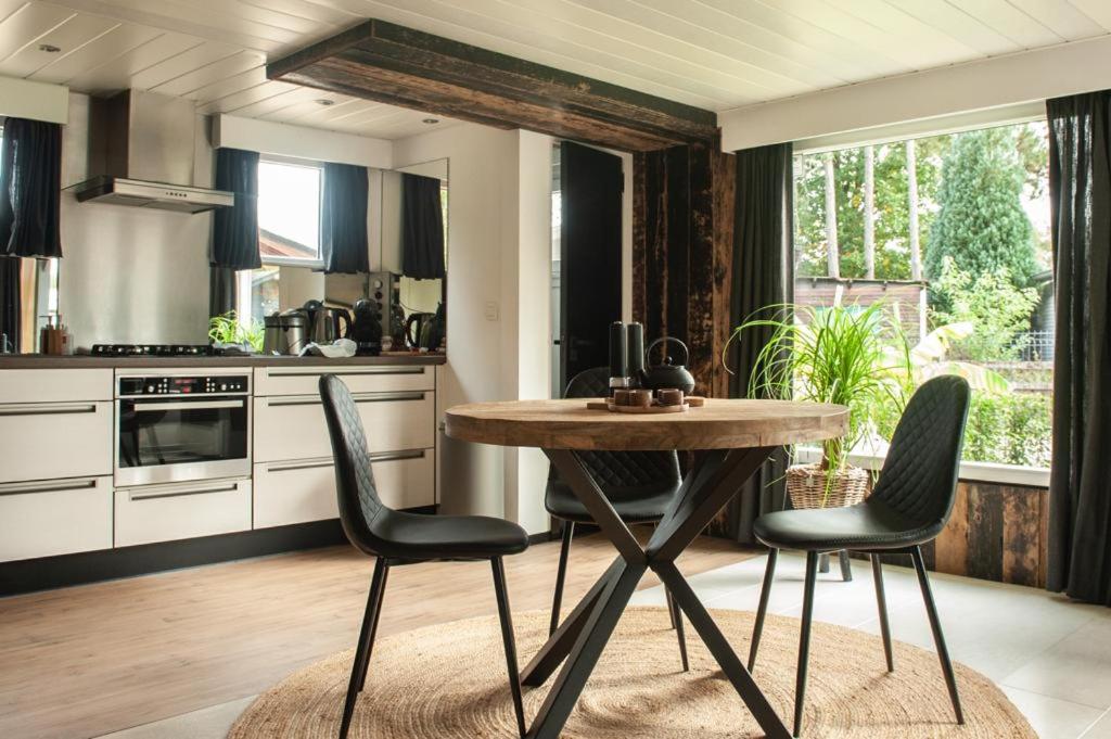 Prachtige chalet Wabi Sabi aan het water!