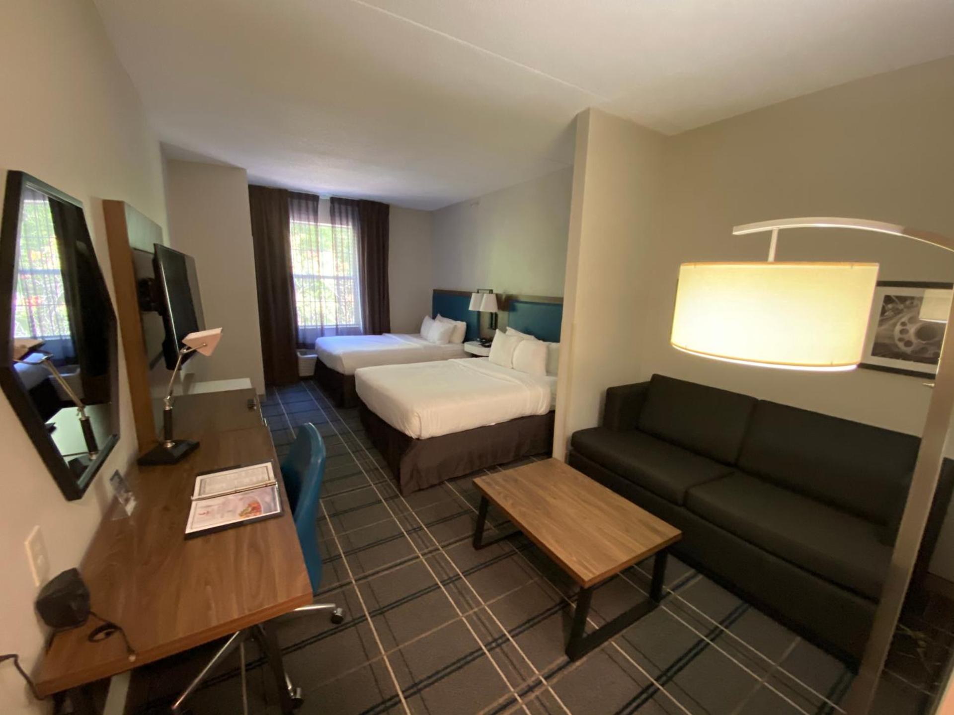 Queen Suite with Two Queen Beds