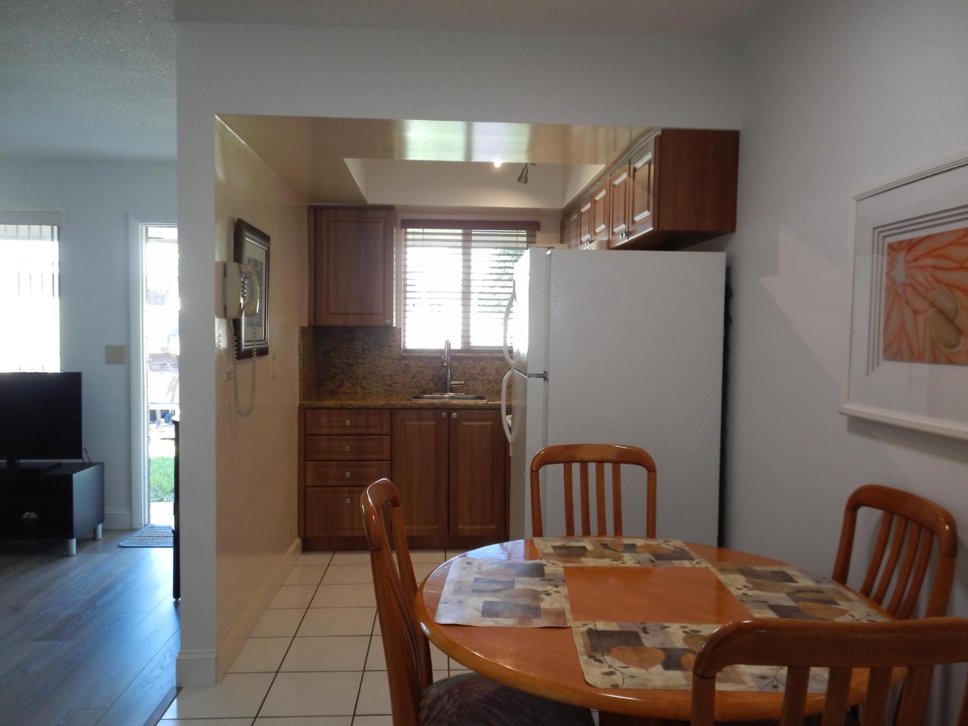 Shell Motel Hollywood