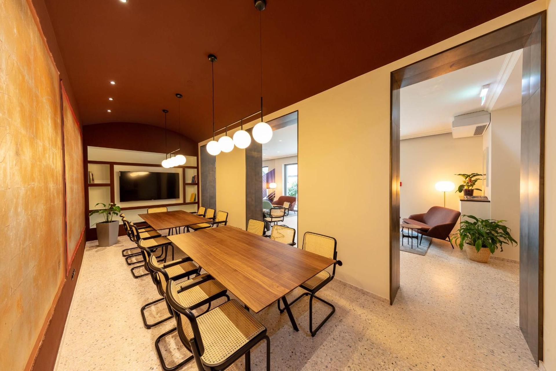 Communal lounge/ TV room