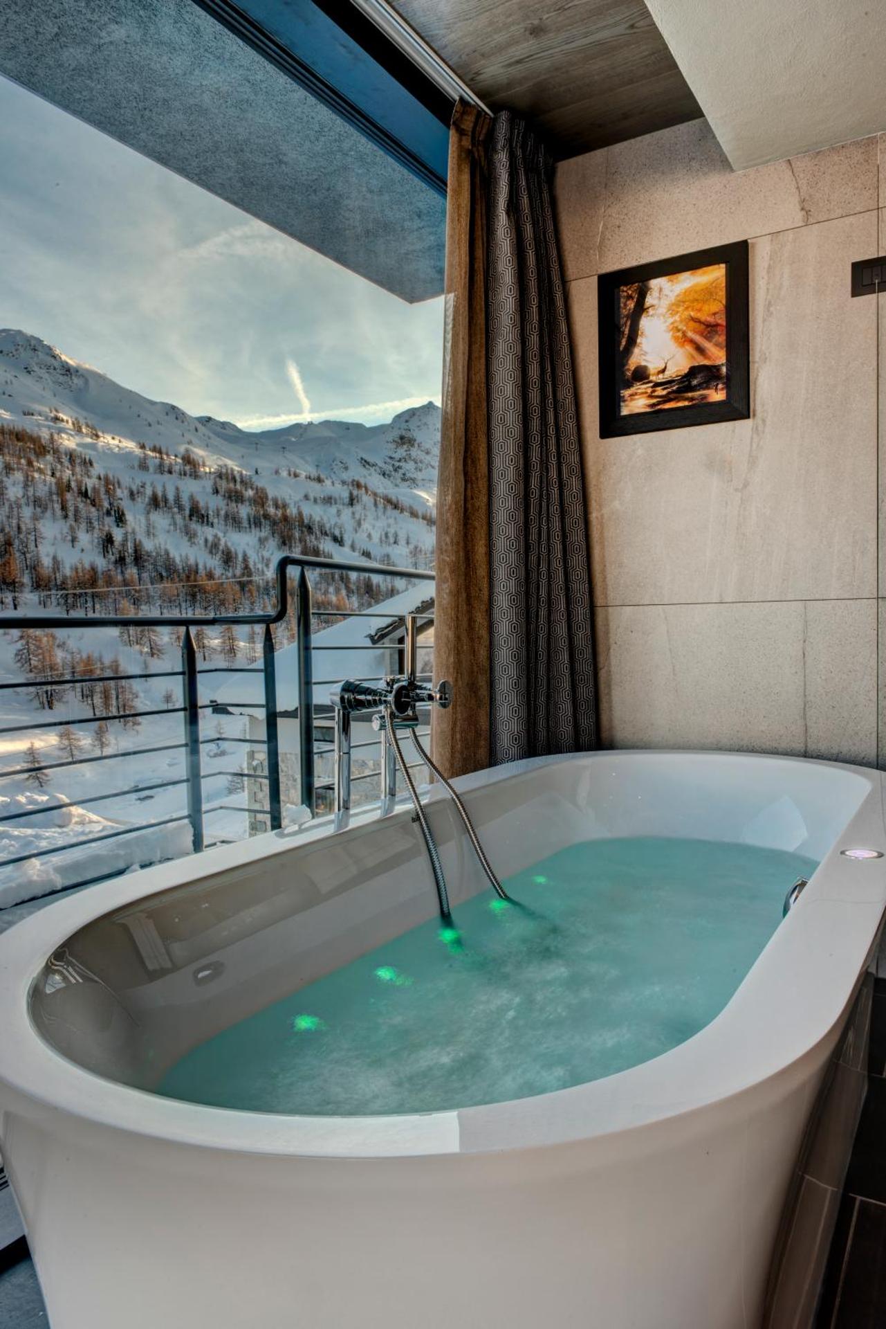 Suite with Hot Tub