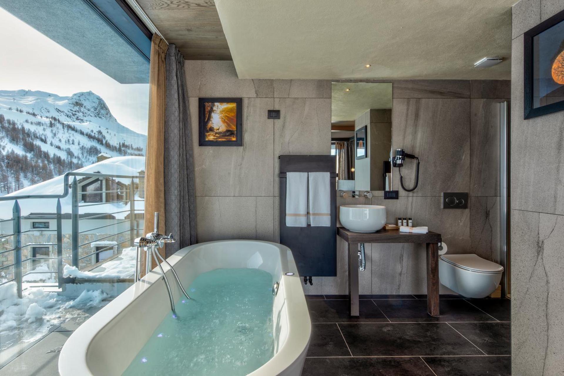 Suite with Hot Tub