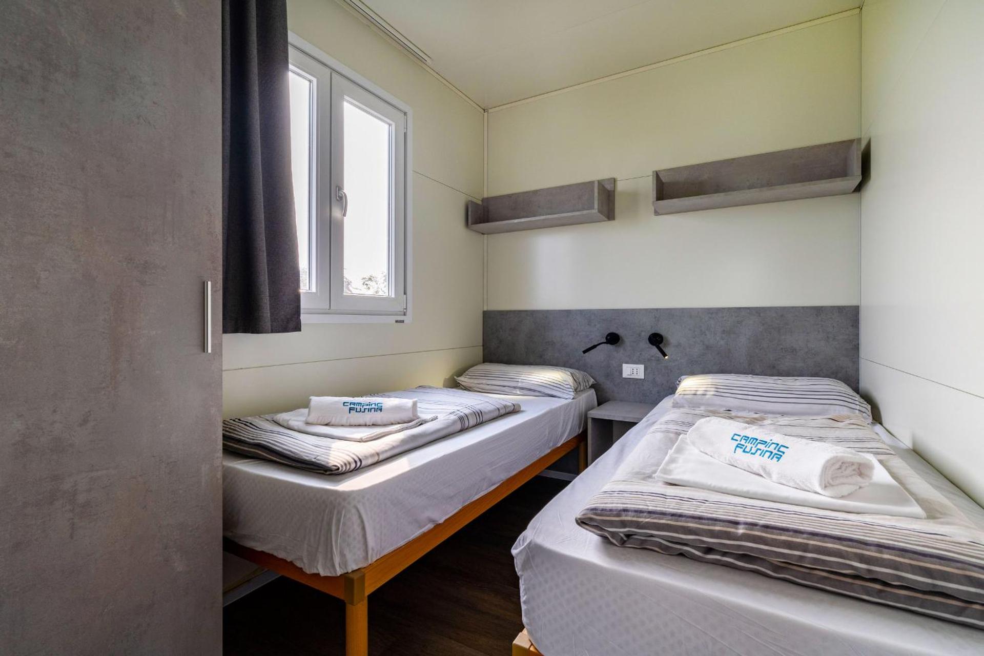 Deluxe Mobile Home with Kitchenette (5 Adults)