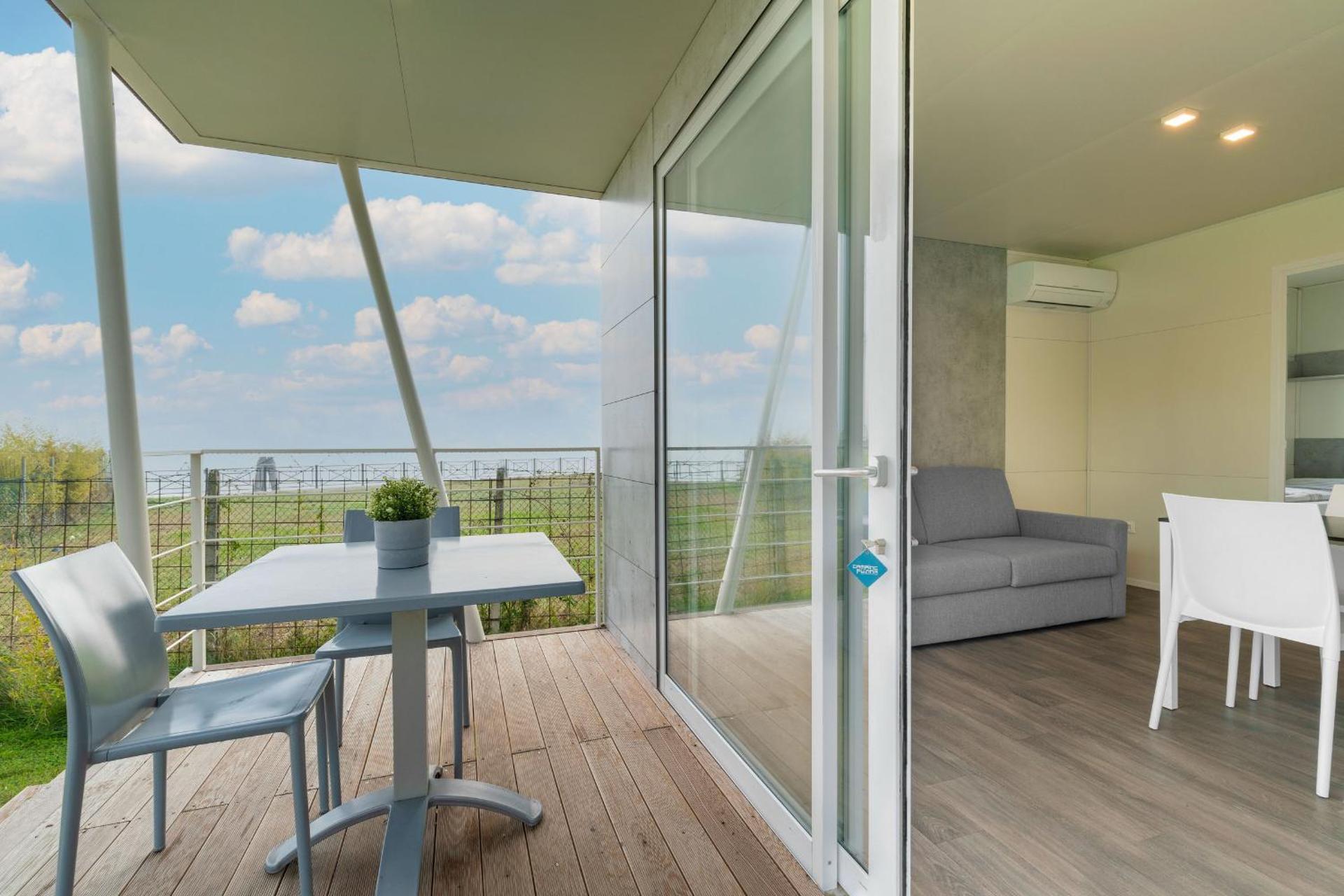 Deluxe Mobile Home with Kitchenette (5 Adults)