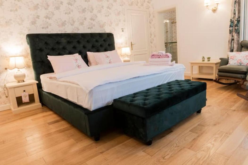 Vila Rozalia Garden Gate