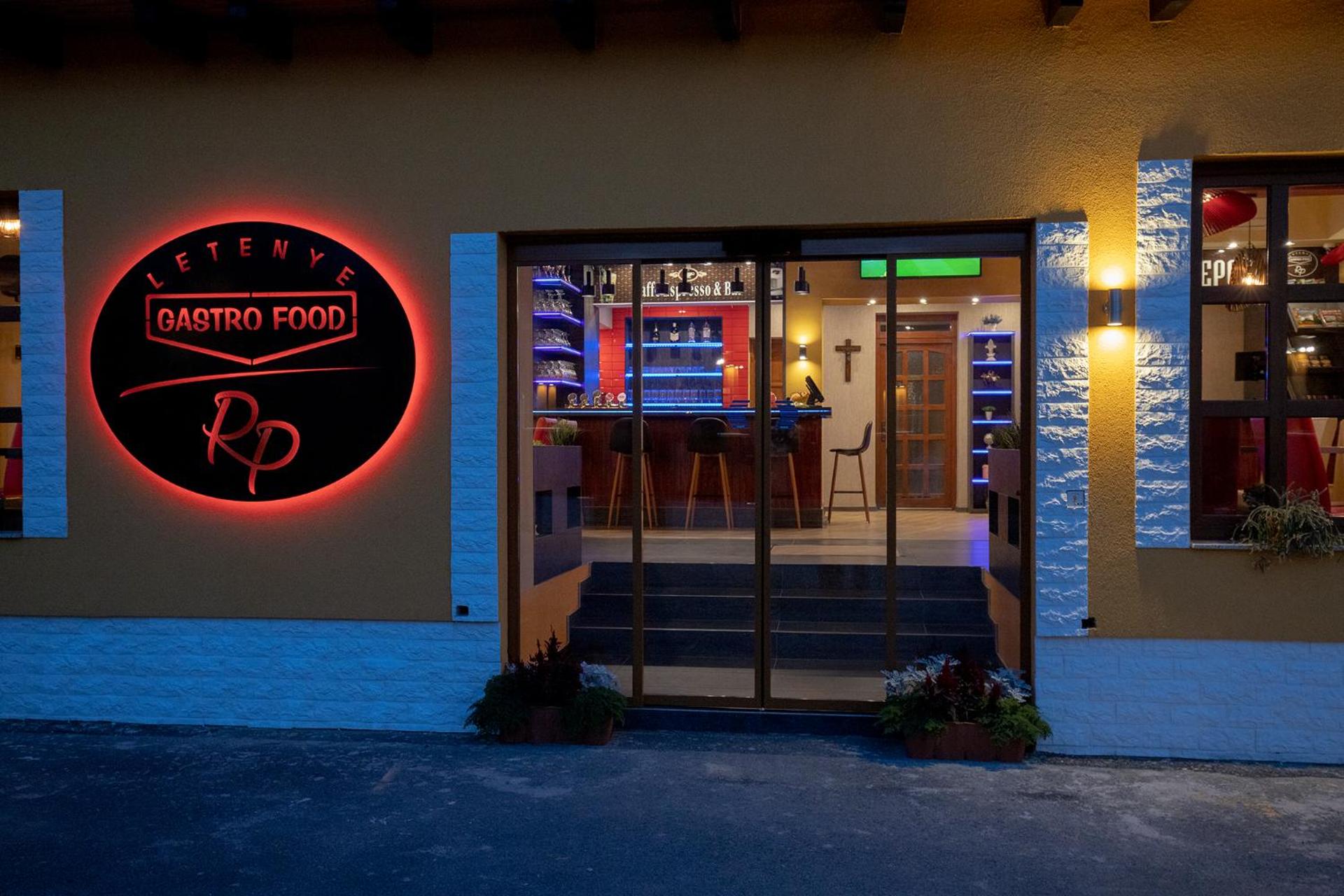 Radics Panzió Étterem és Pihenő Központ