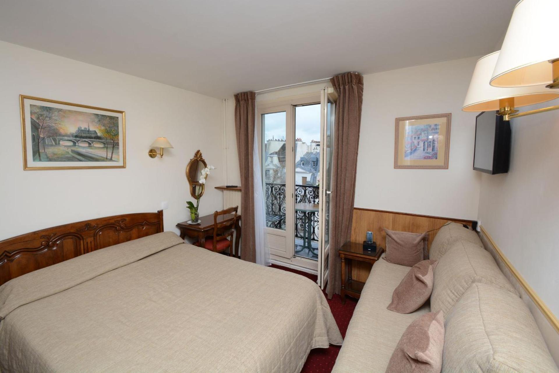 Photo of the whole room