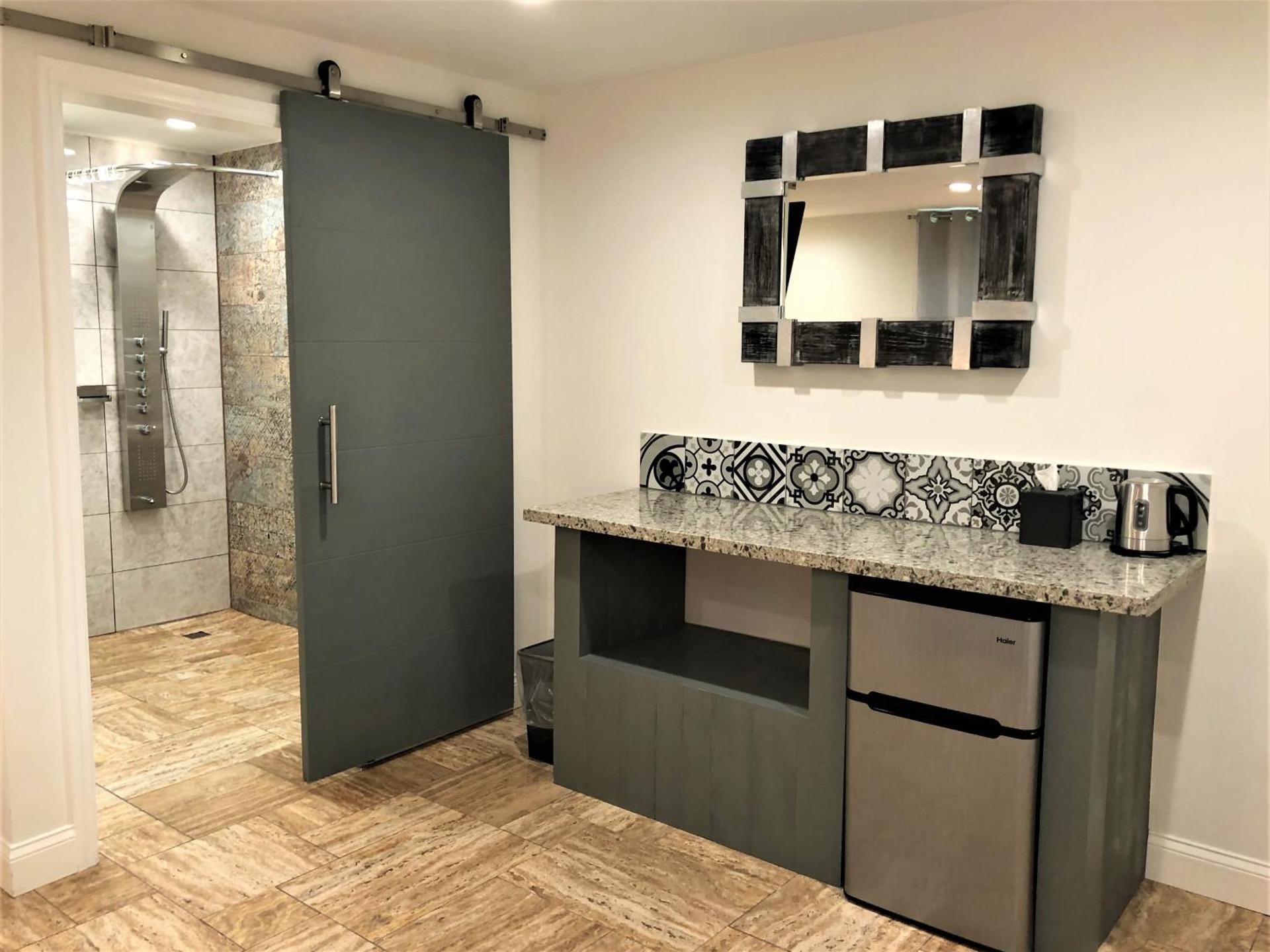 Kitchen or kitchenette