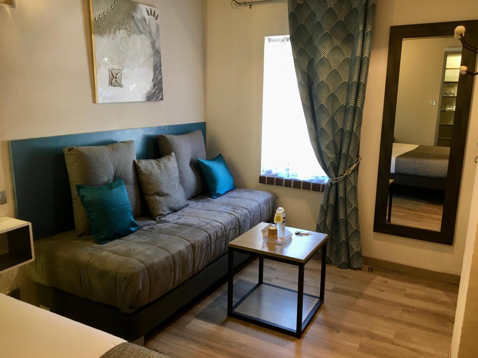 Communal lounge/ TV room