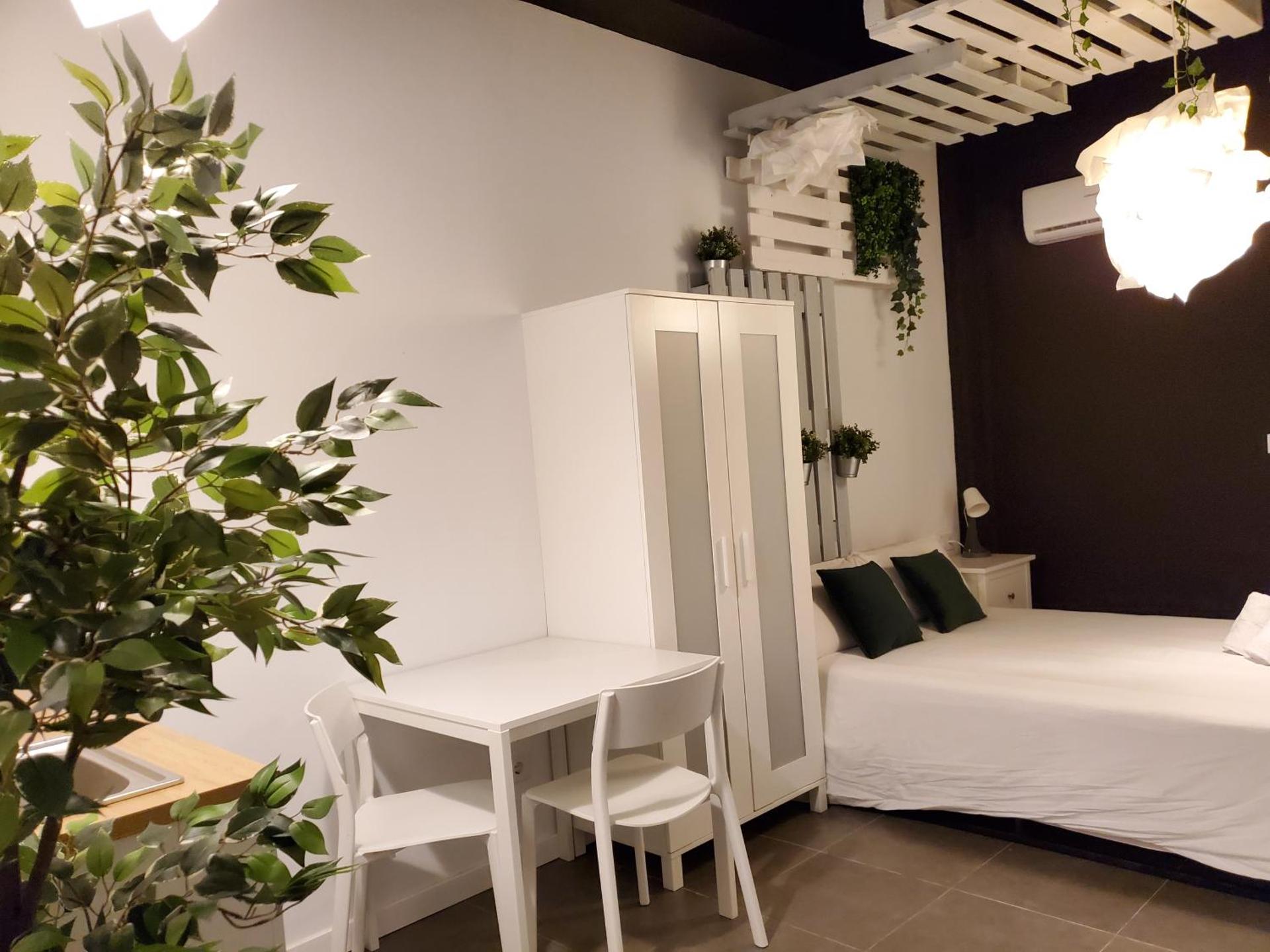 Small and Cozy Rooms - G