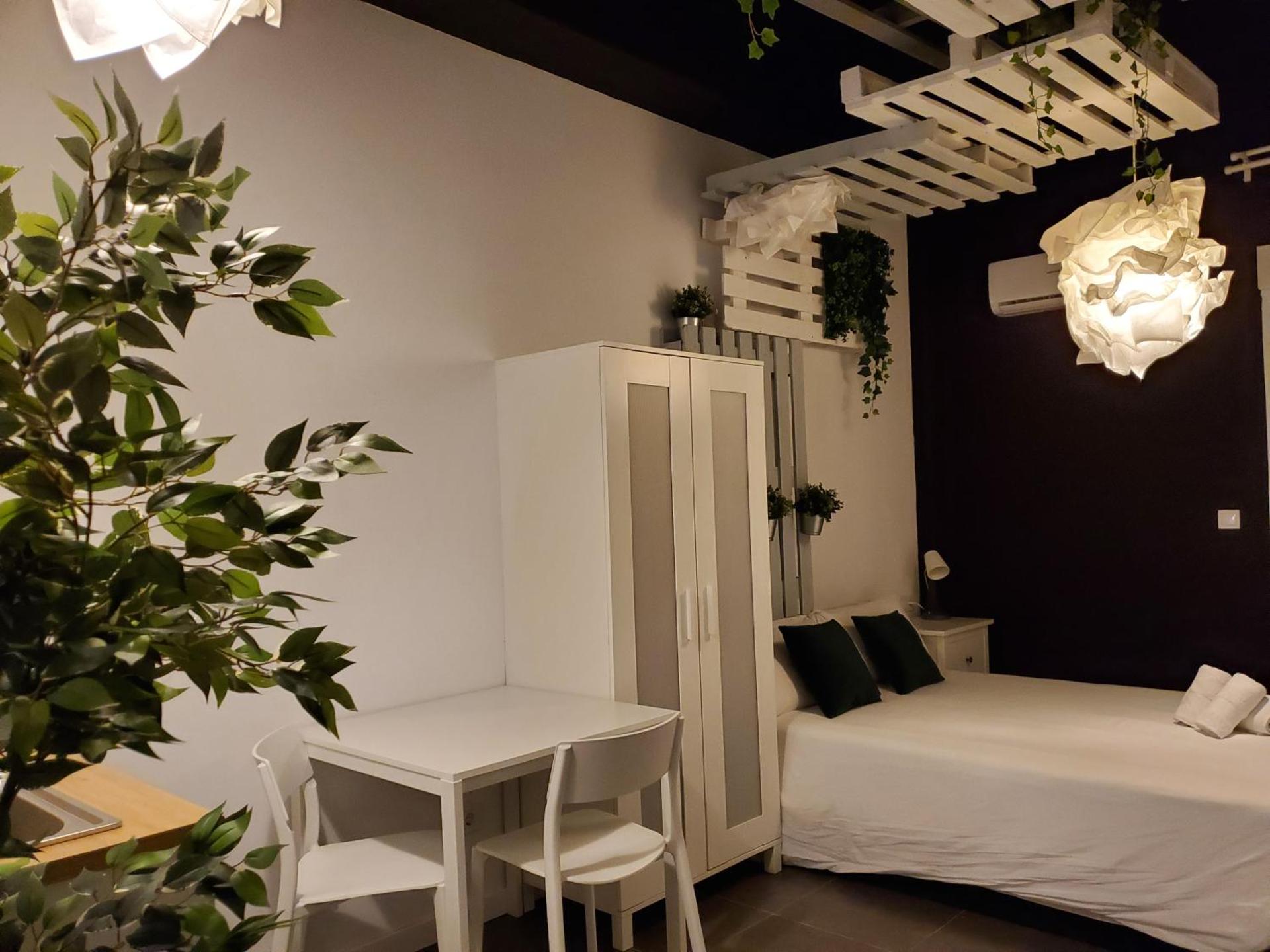 Small and Cozy Rooms - G