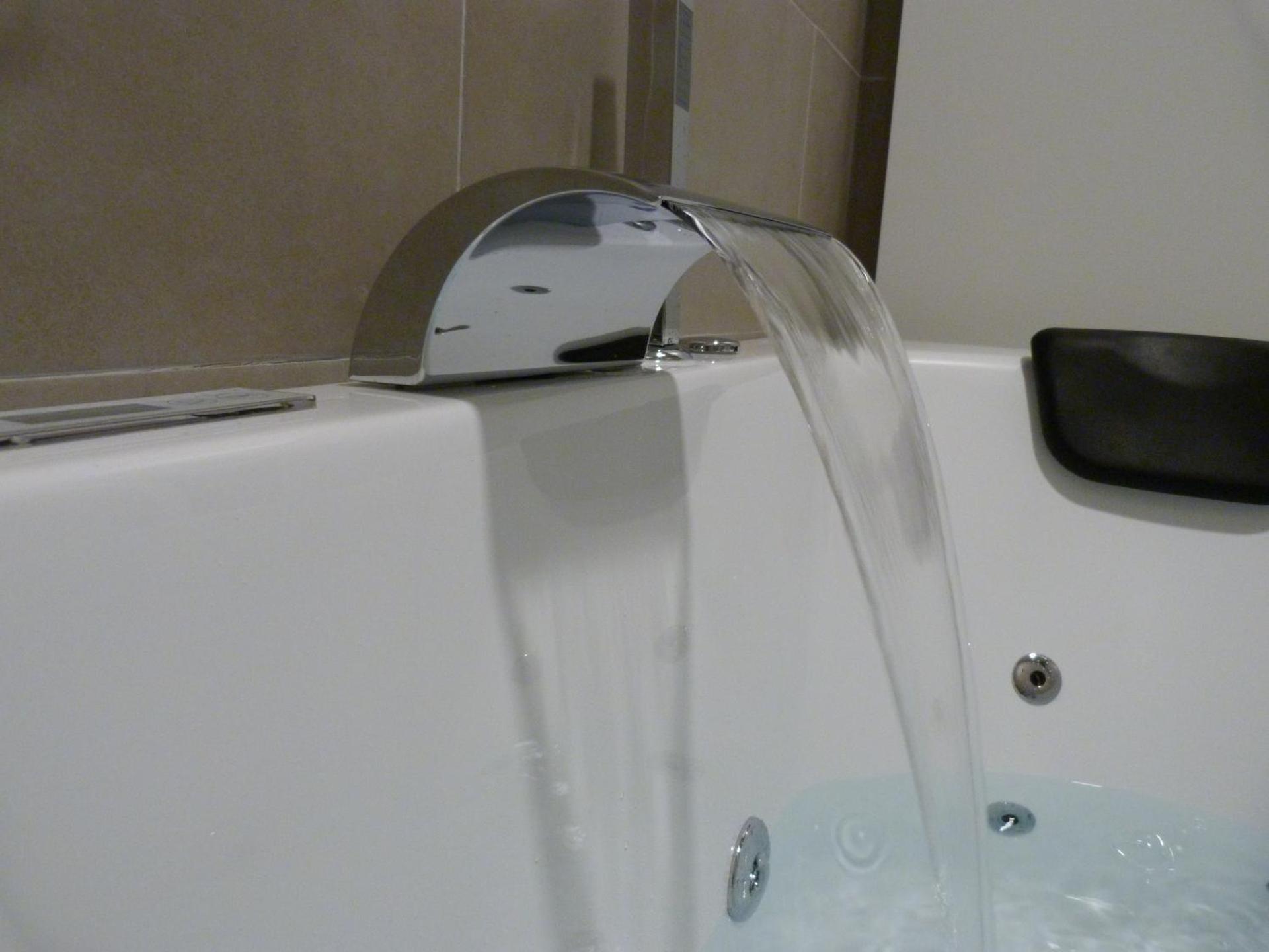 Studio with Spa Bath