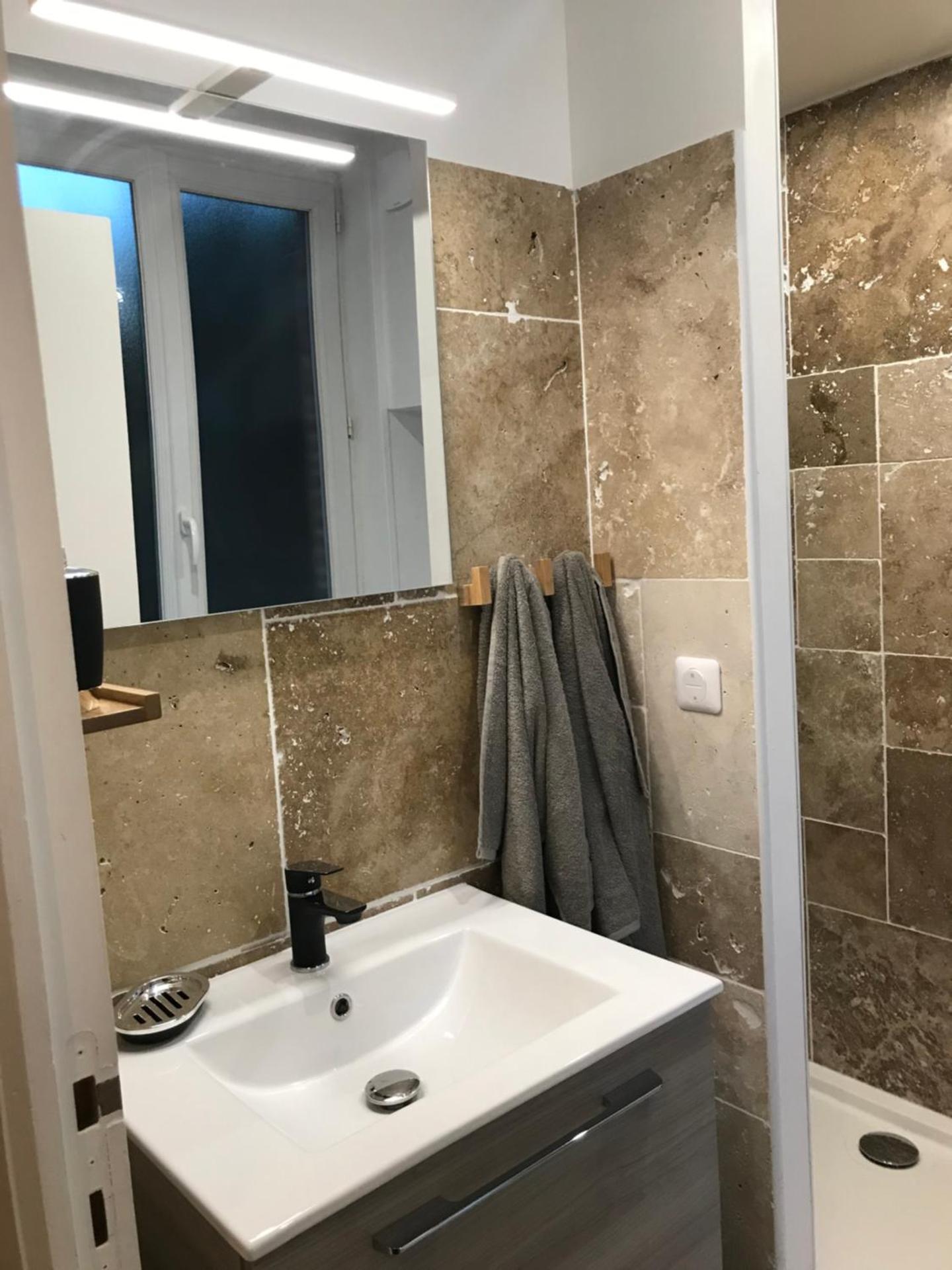 la licorne { T2 tous confort} centre ville