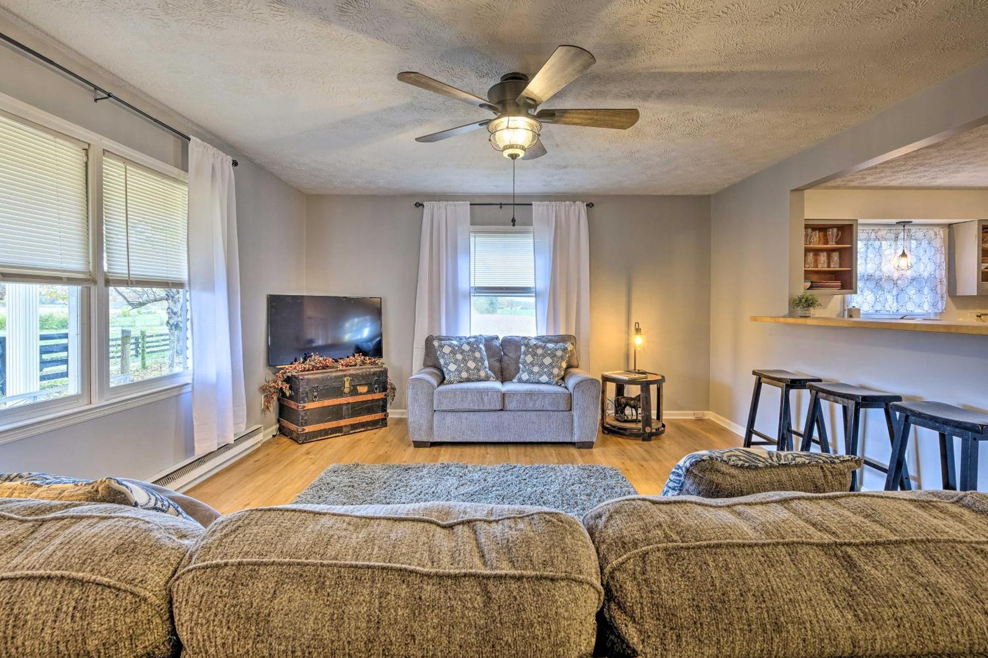 Peaceful Bluegrass Getaway on 10-Acre Farm!