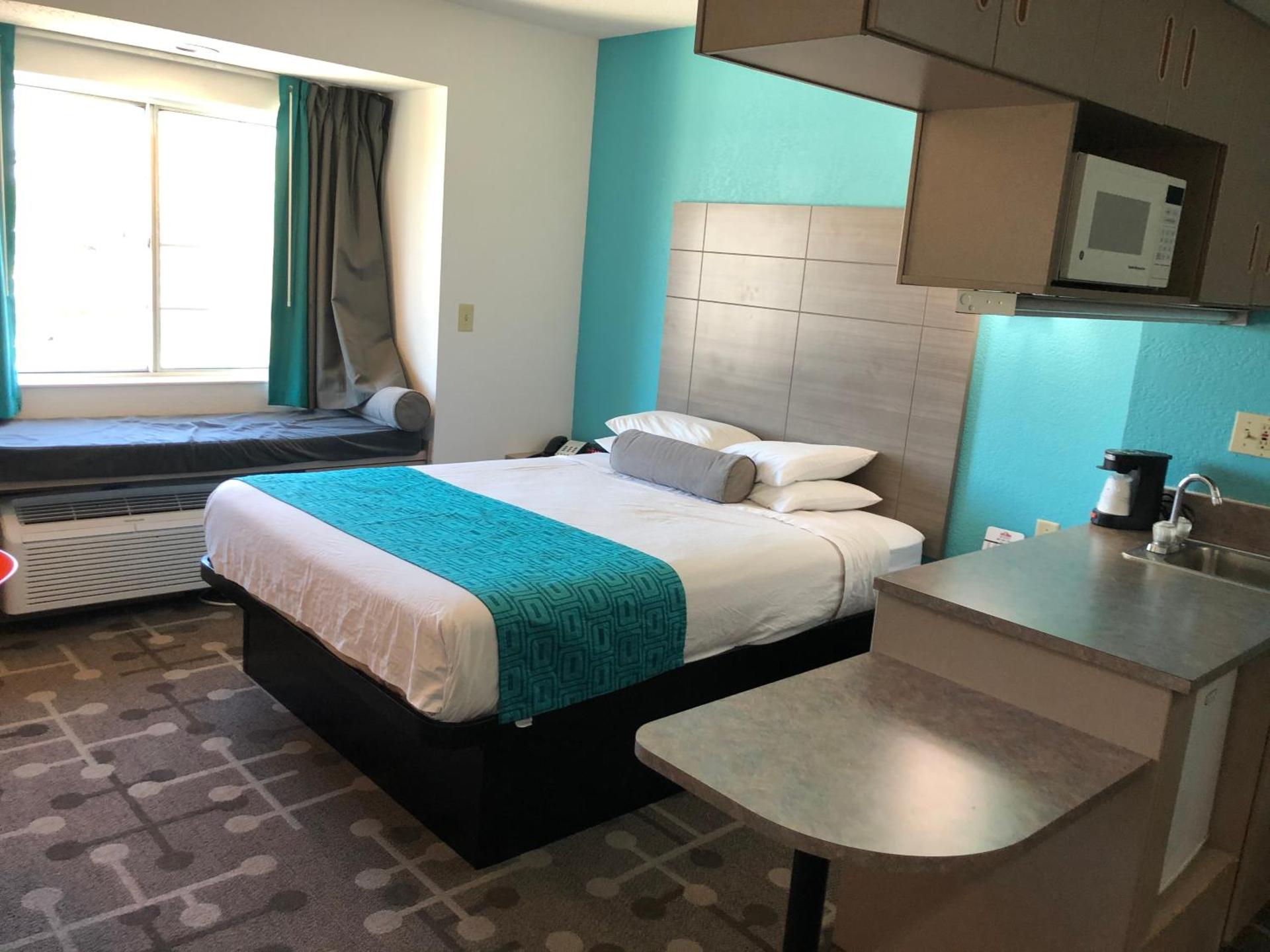 Red Lion Inn & Suites Elk Grove Village