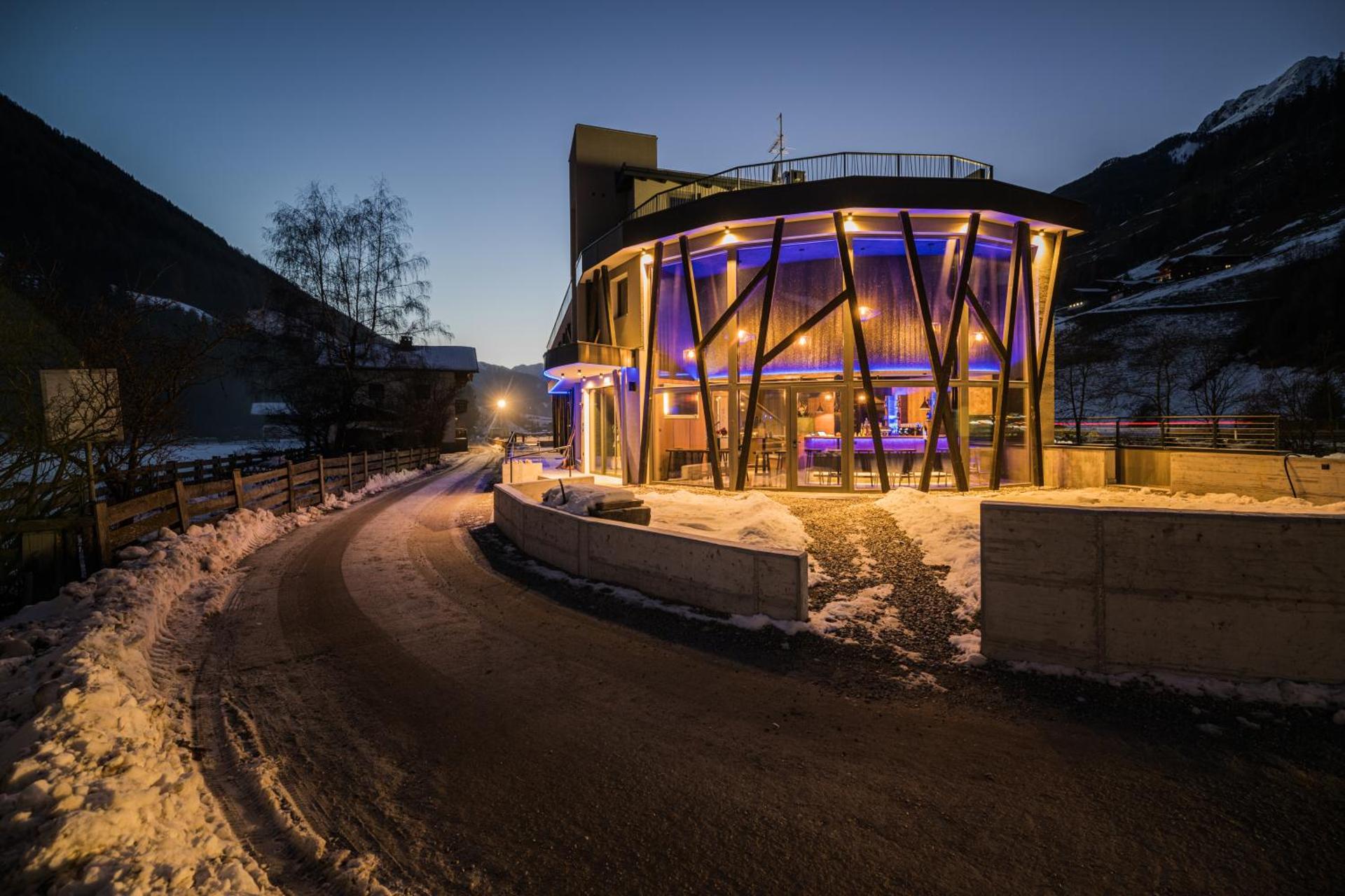 Ski-IN Ski-OUT Hotel Sonnleiten
