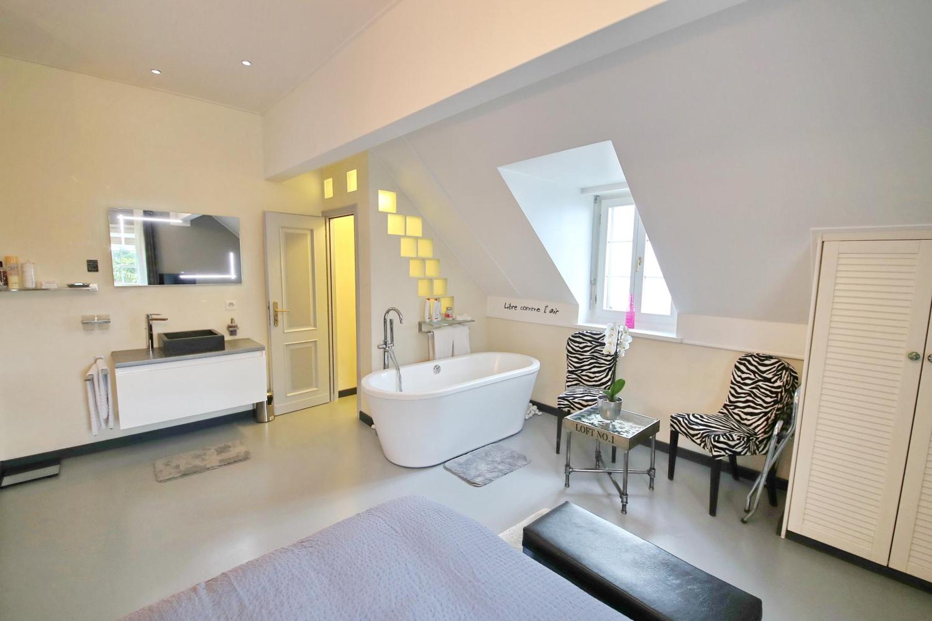 Corseaux Beach | Superior Double Room with Bath and lake view