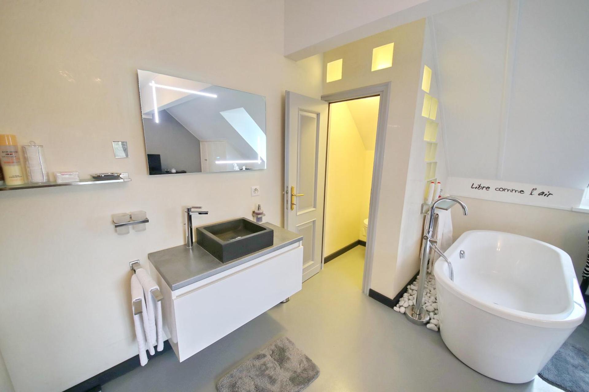 Corseaux Beach | Superior Double Room with Bath and lake view