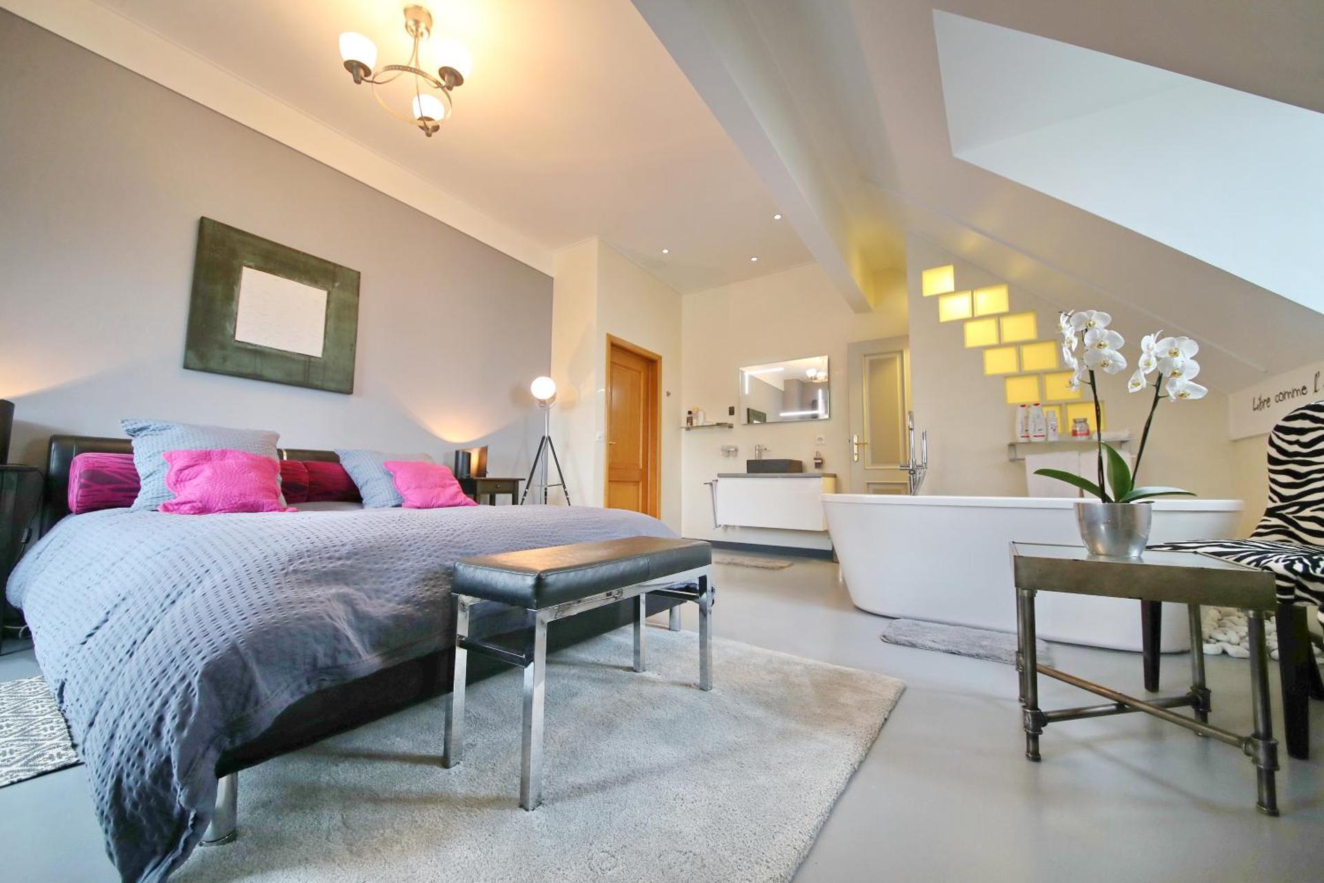 Corseaux Beach | Superior Double Room with Bath and lake view