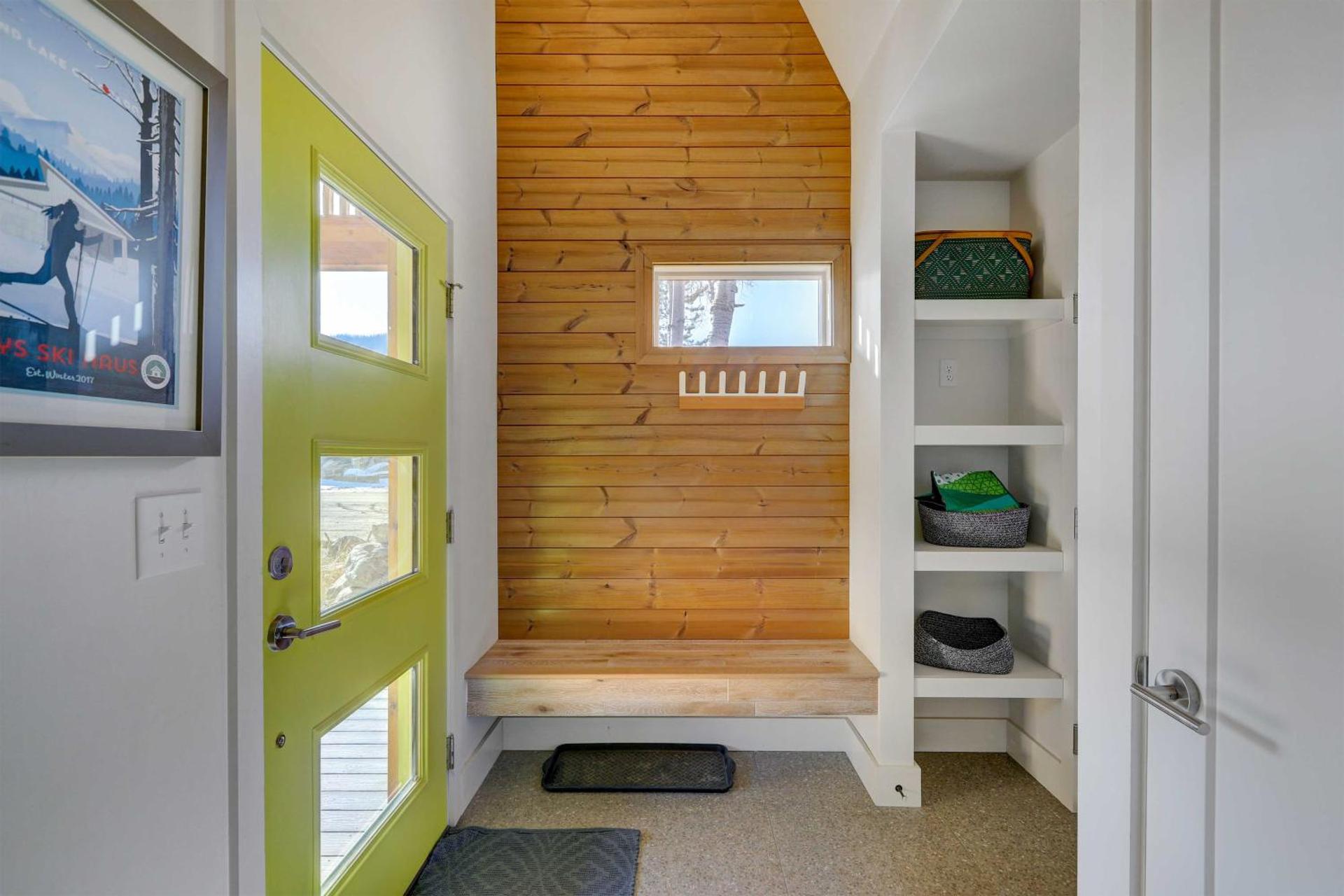 Fireplace and Deck Modern Cabin in Grand Lake!