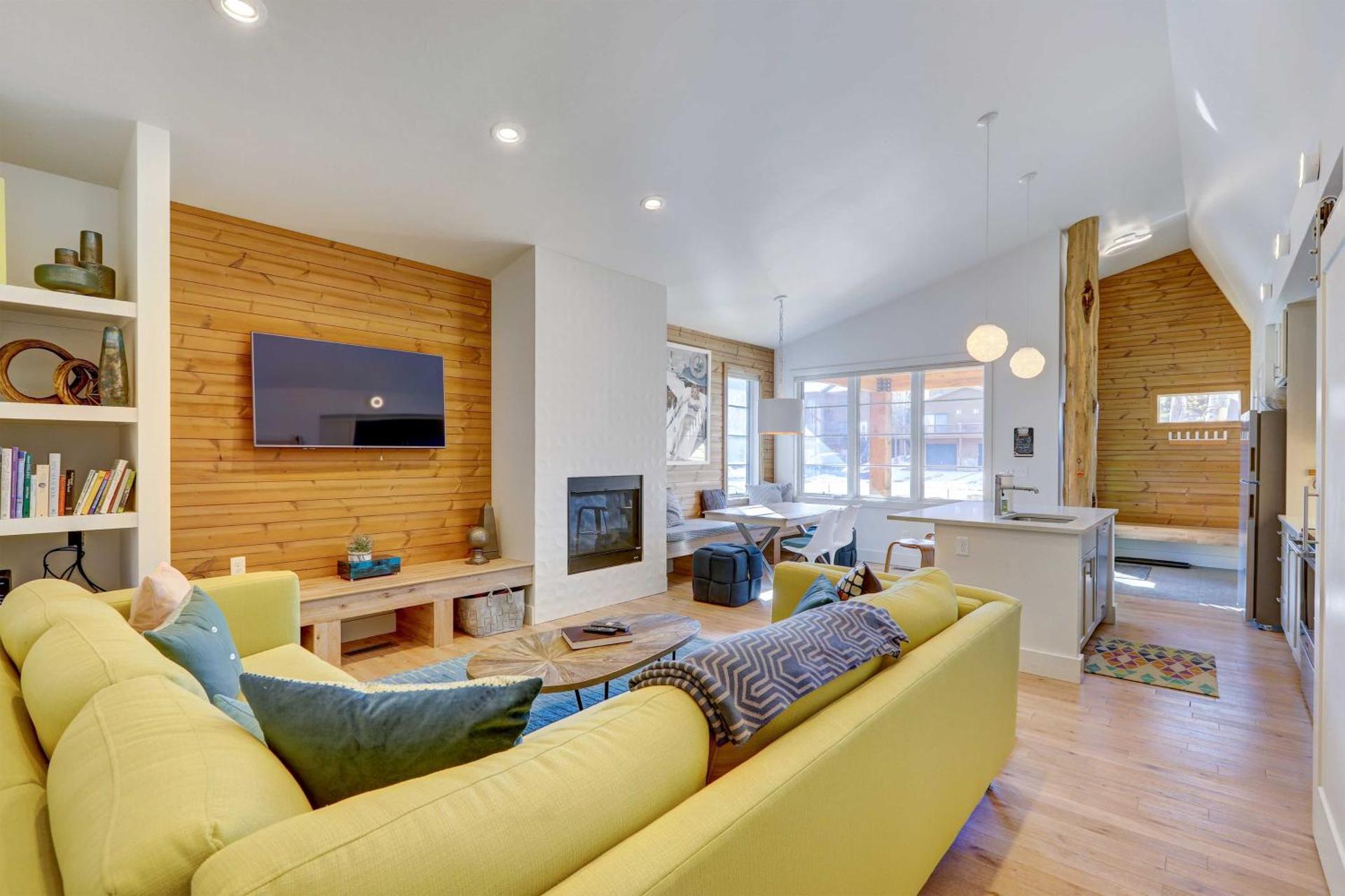 Fireplace and Deck Modern Cabin in Grand Lake!