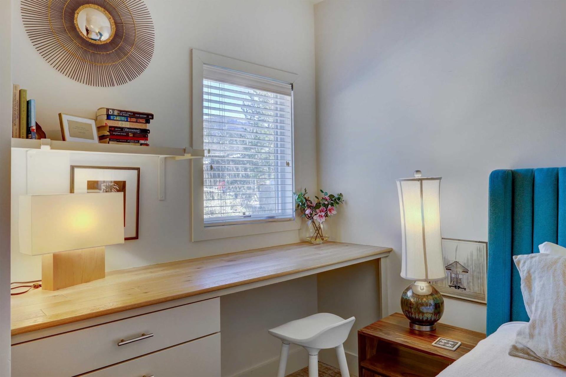 Fireplace and Deck Modern Cabin in Grand Lake!