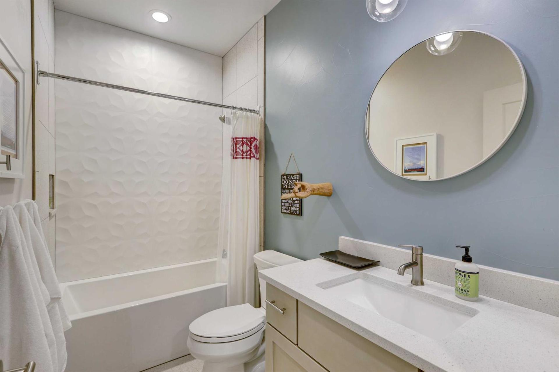 Fireplace and Deck Modern Cabin in Grand Lake!