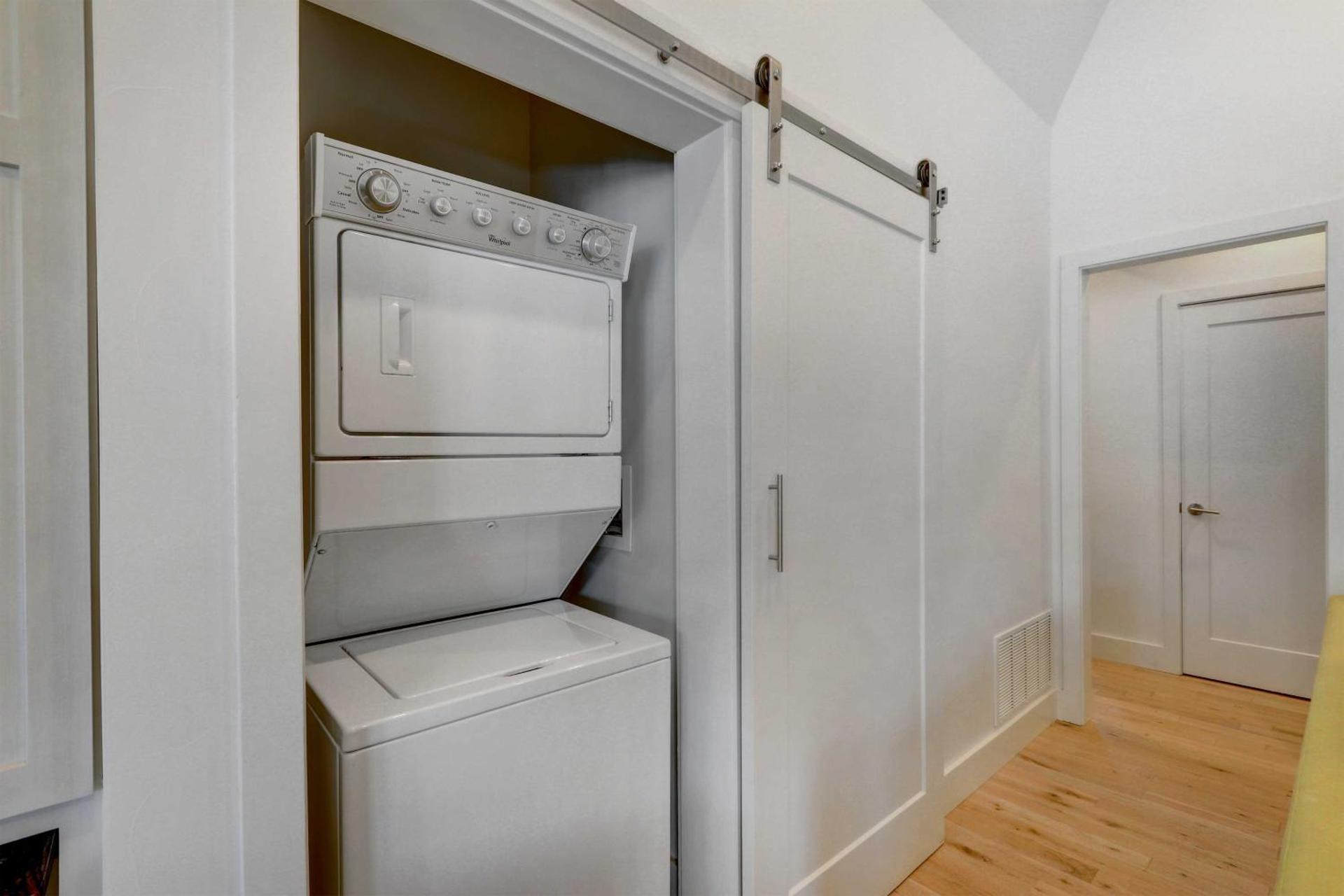 Fireplace and Deck Modern Cabin in Grand Lake!