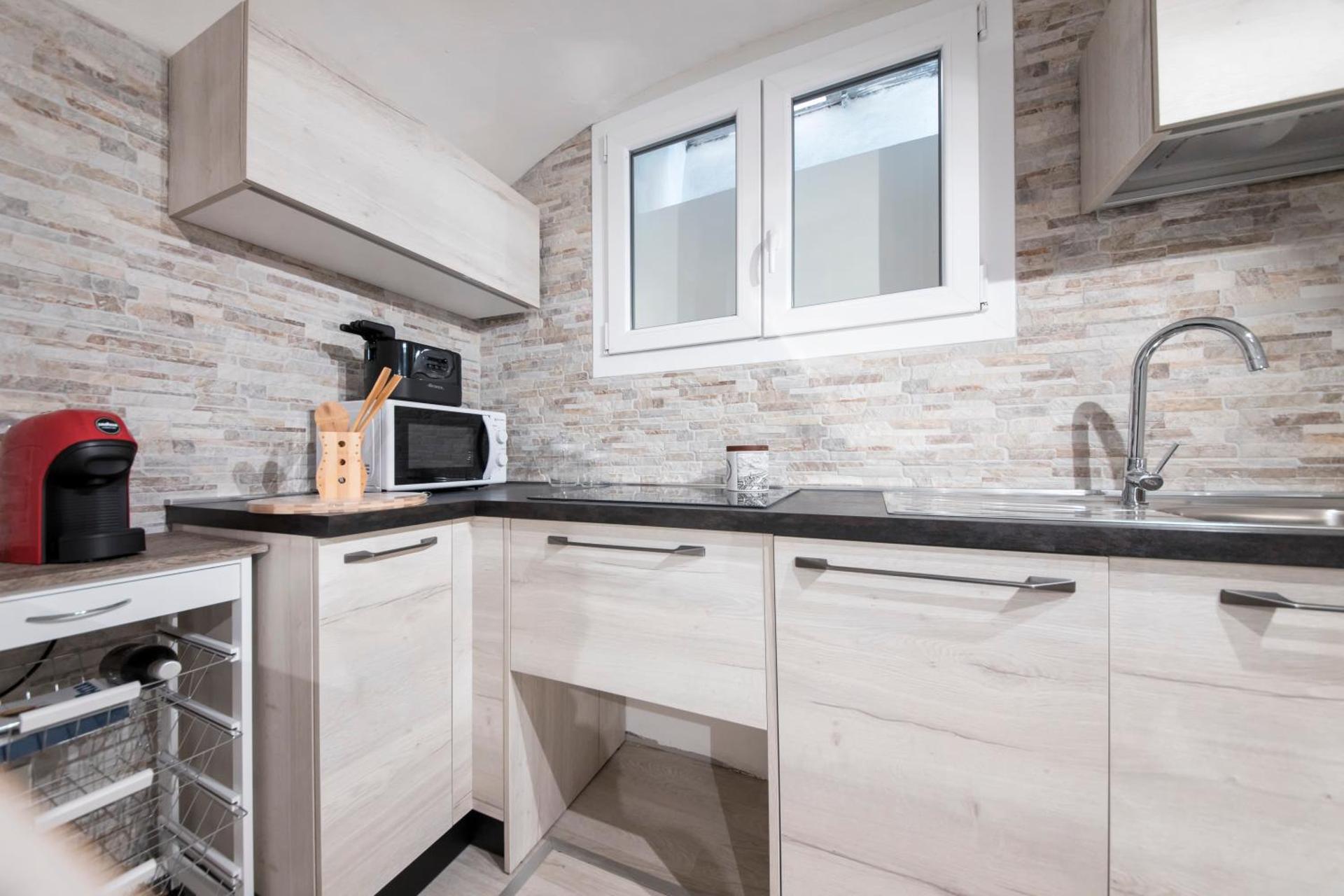 Kitchen or kitchenette