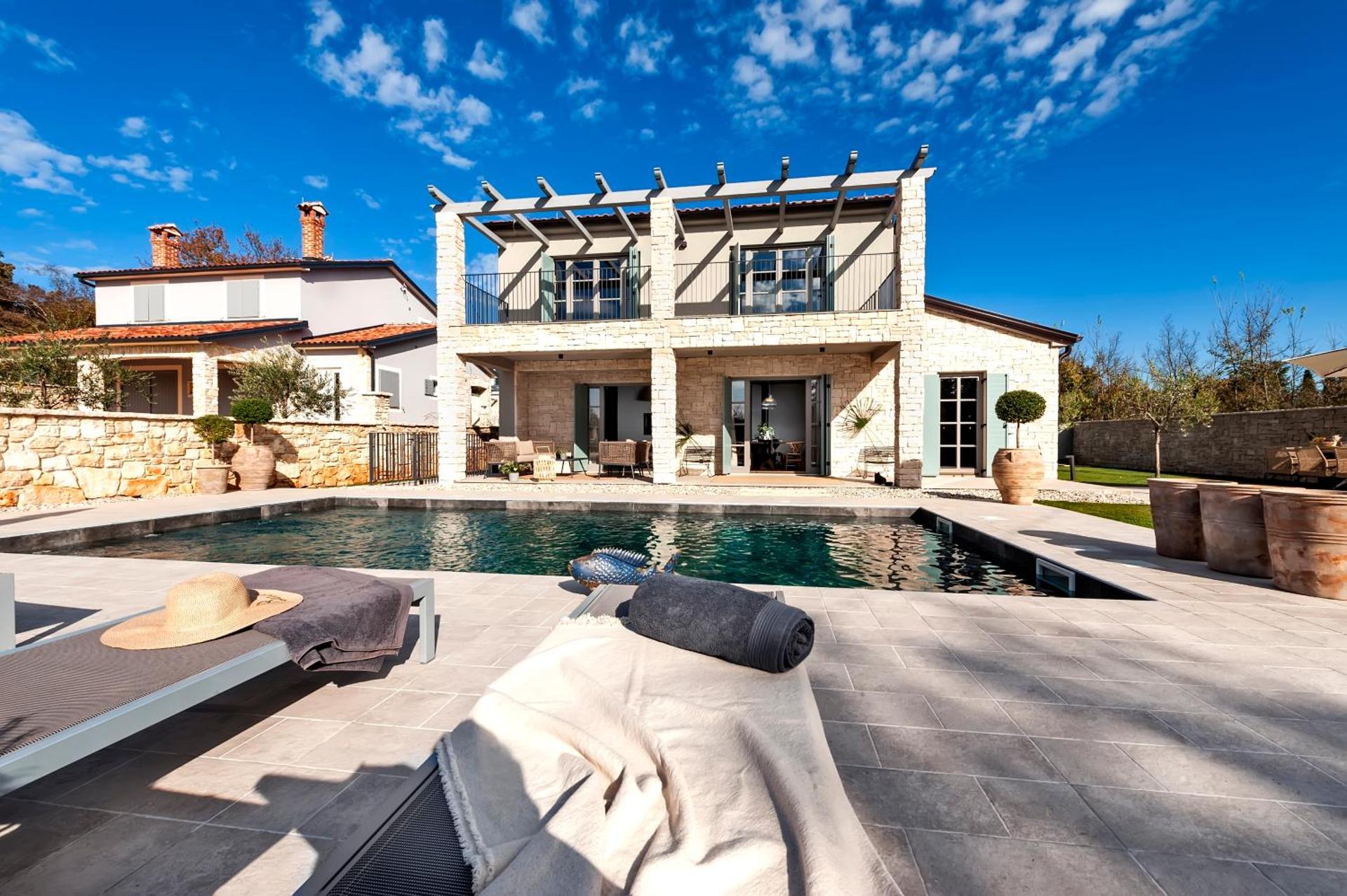 Villa Art Renata with Pool & Sauna