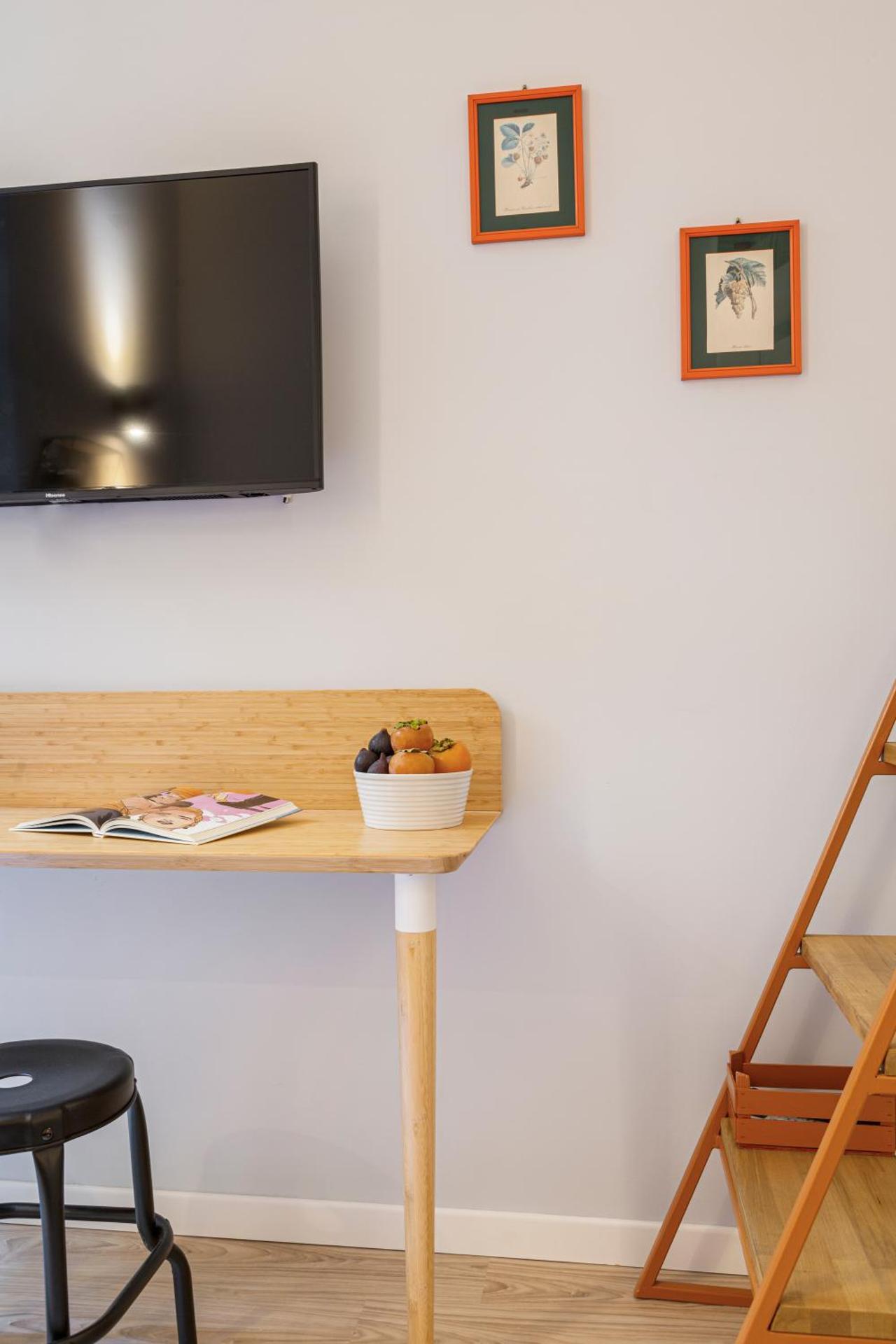 GuestHost - Comfy Studio in Isola