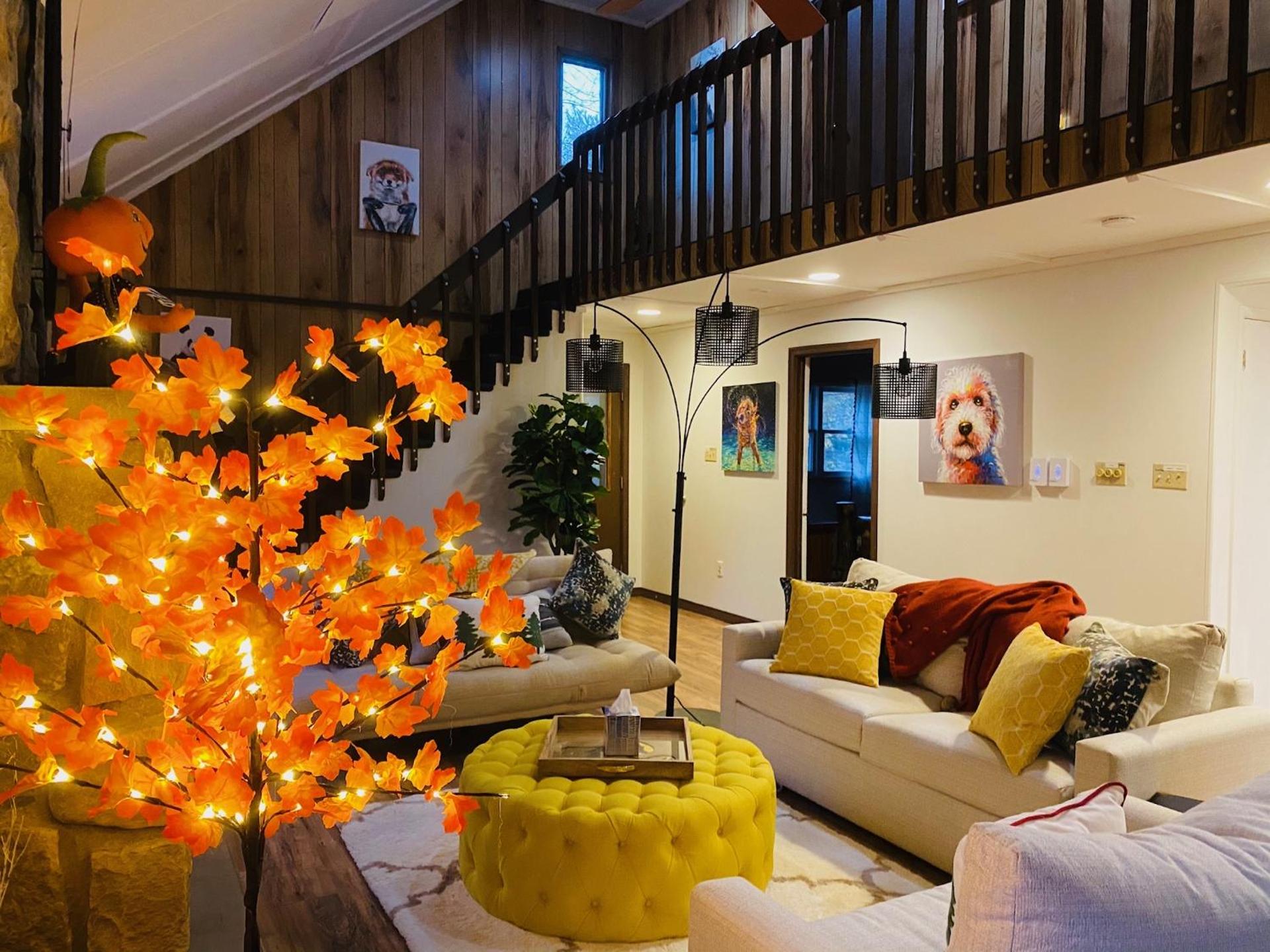 Luxurious house with largest hot tub & perfect retreat!