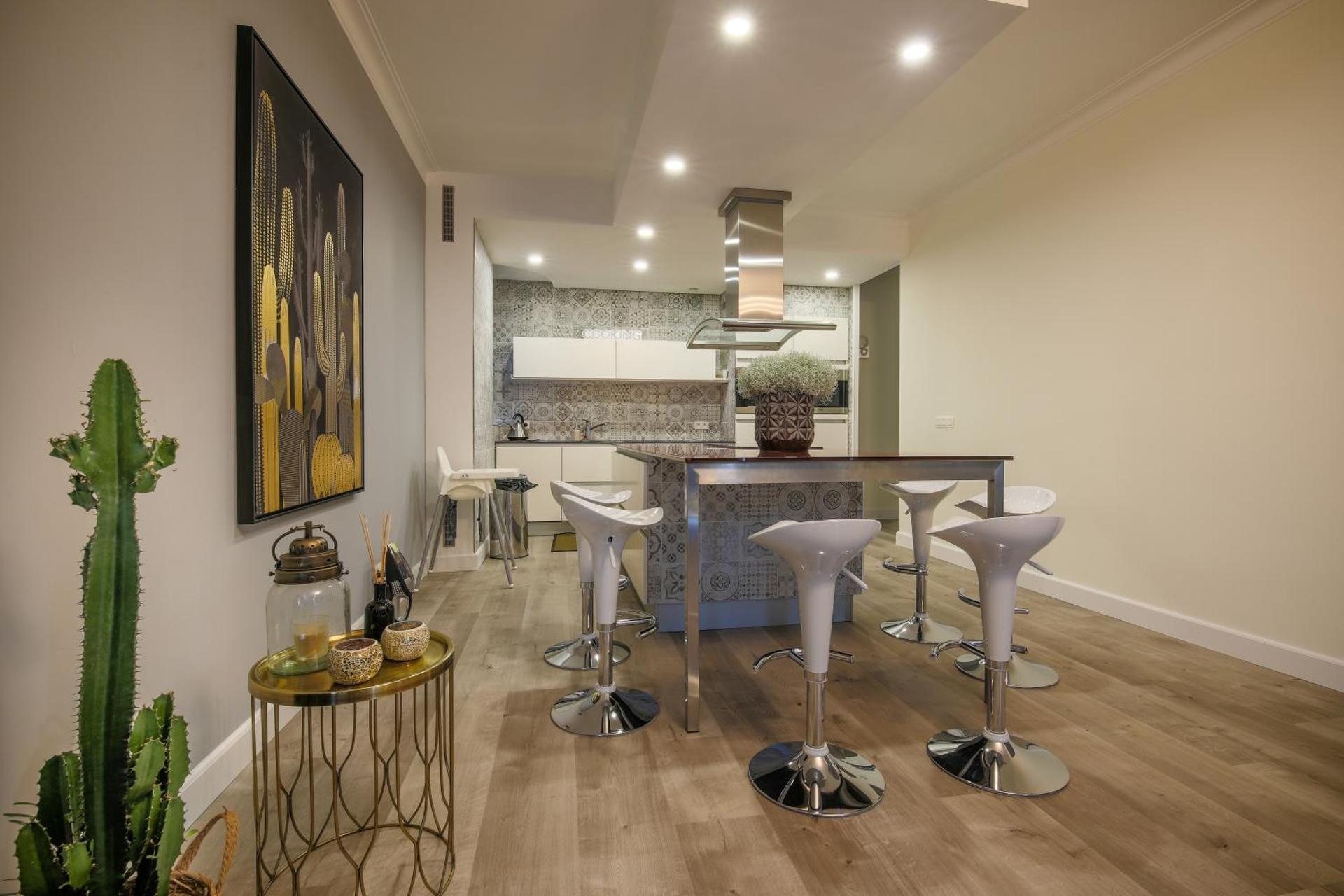 Casa Plantin with parking place at the beautiful city park!