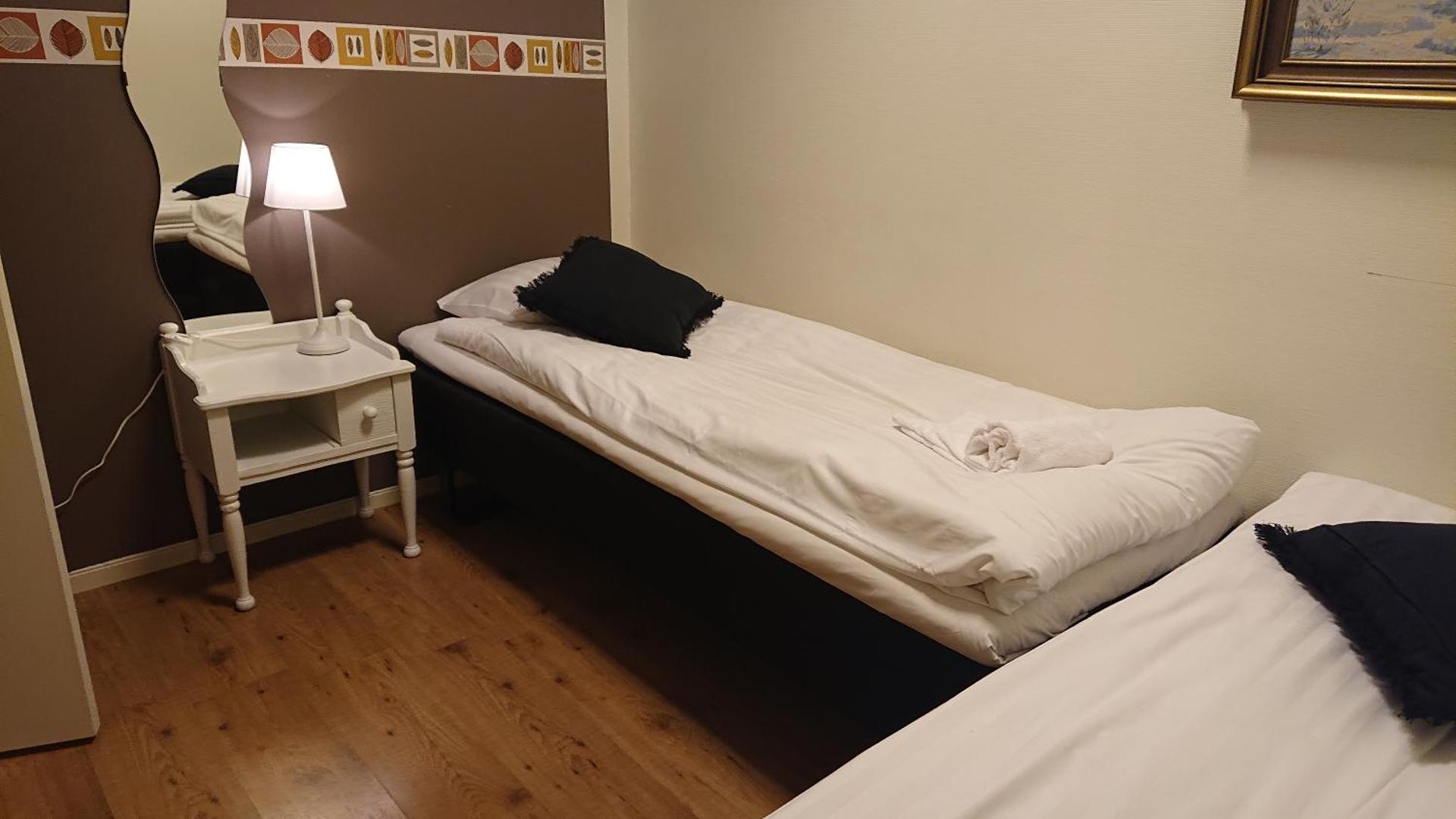 Economy Twin Room with Shared Bathroom