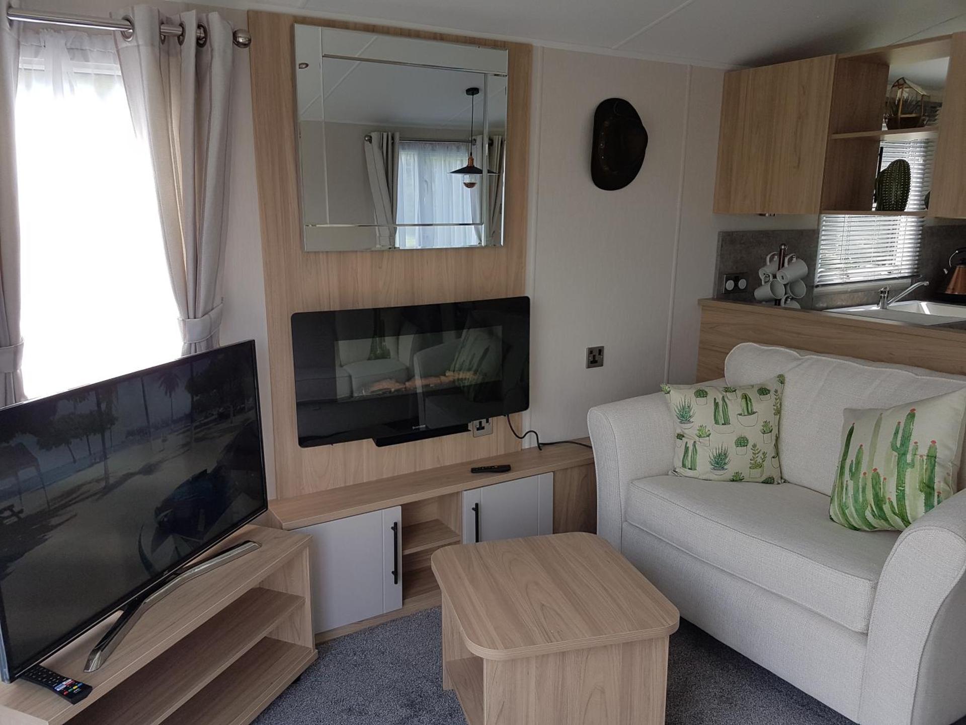 Communal lounge/ TV room