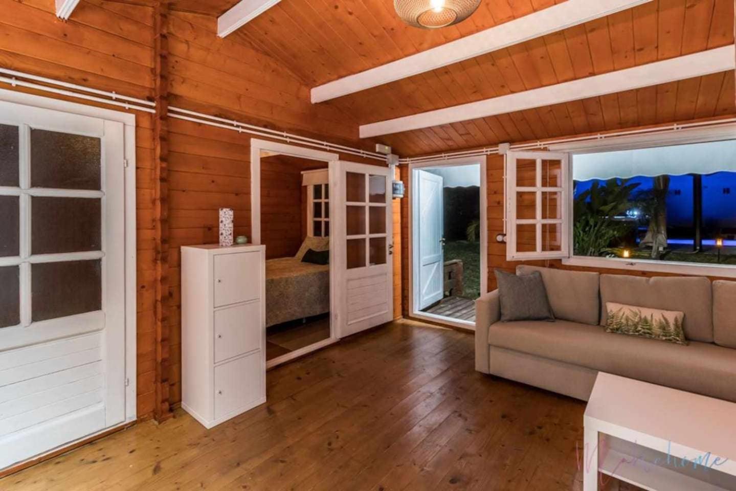 Bungalow espectacular garaje, piscina y jacuzzi