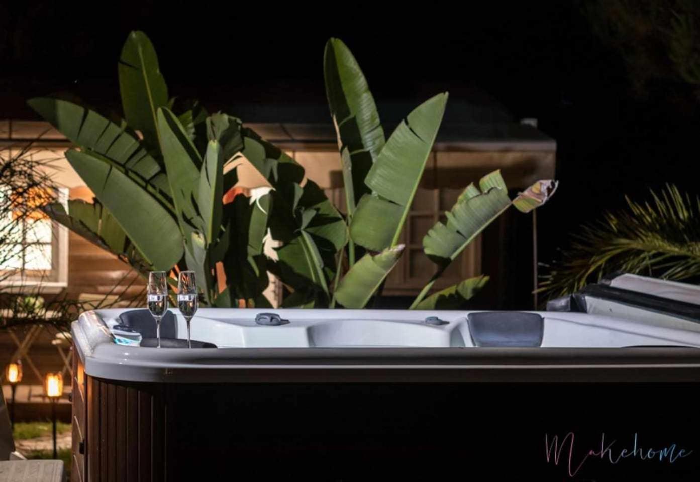 Bungalow espectacular garaje, piscina y jacuzzi