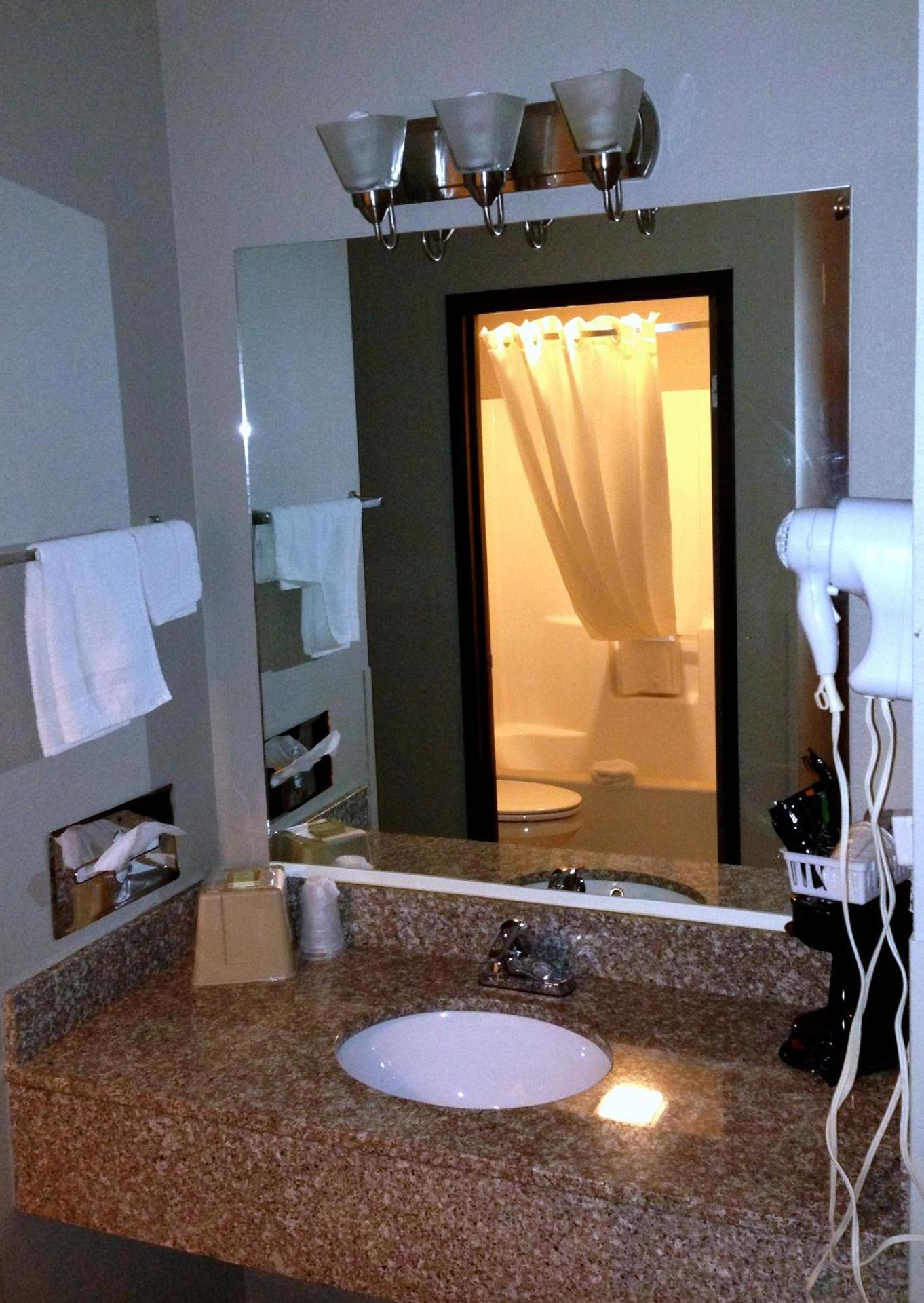 Superior Queen Suite - Non-Smoking