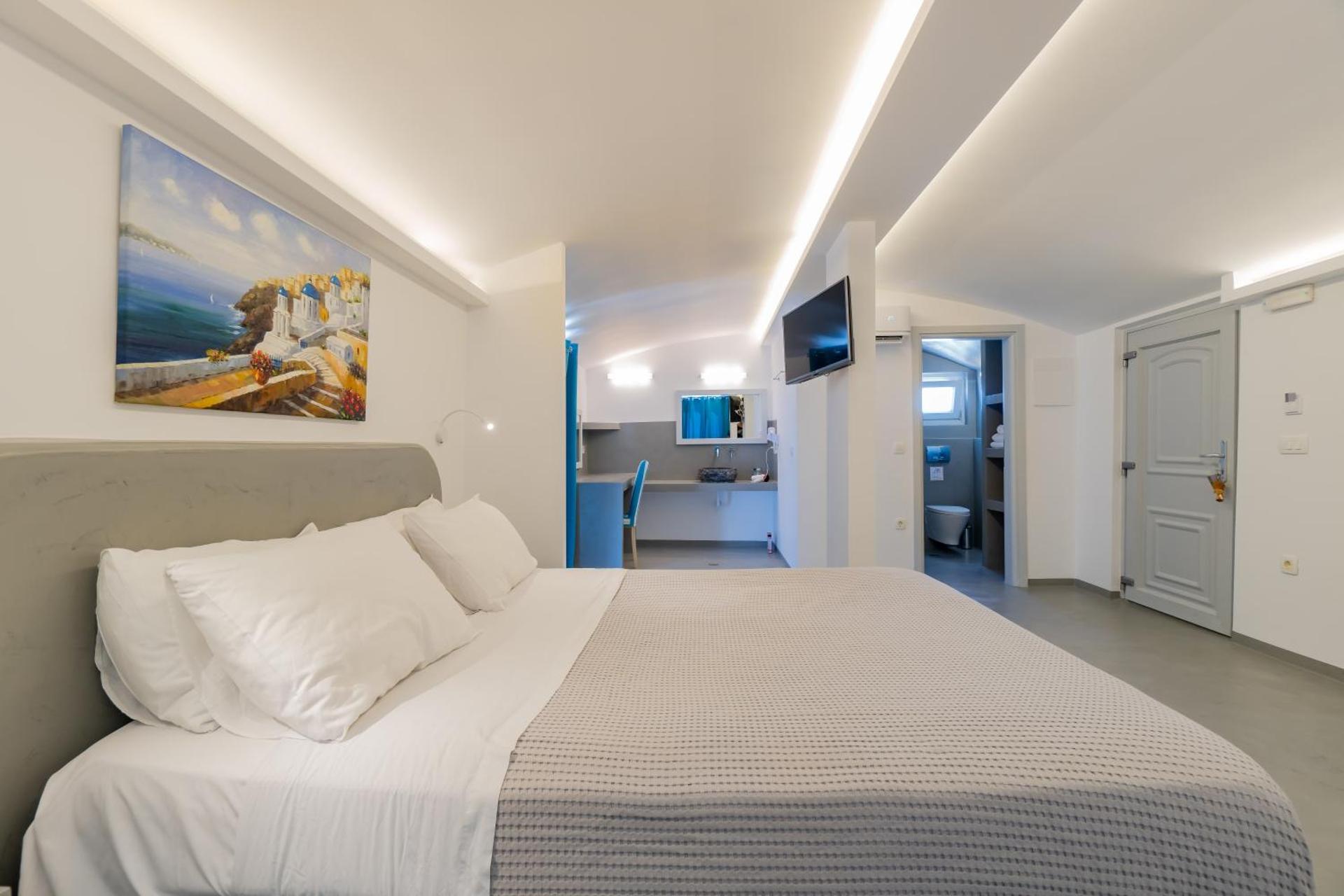 Central Fira Suites