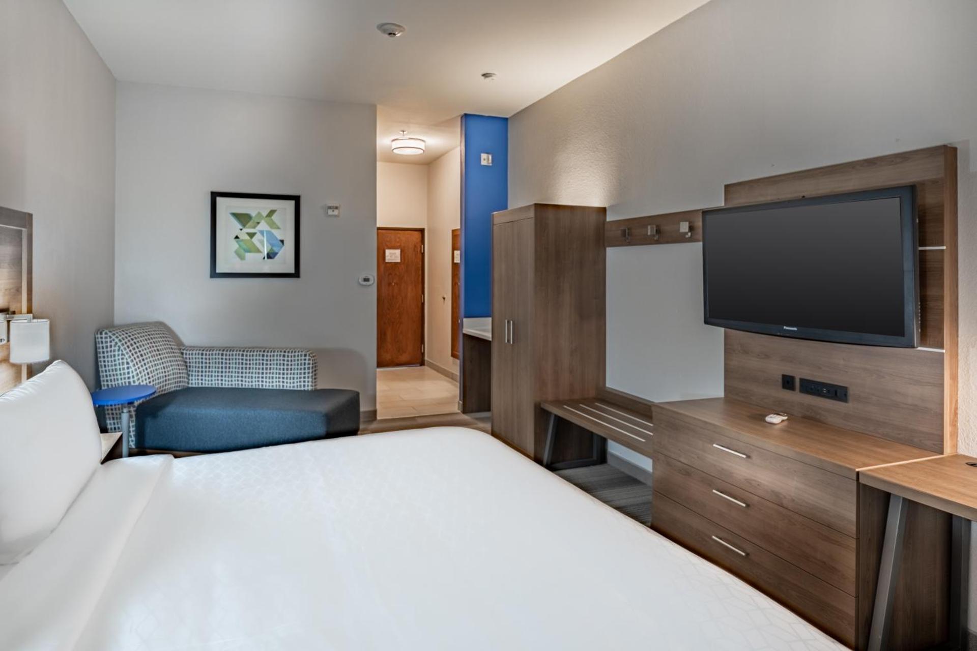 Holiday Inn Express & Suites N Waco Area - West by IHG