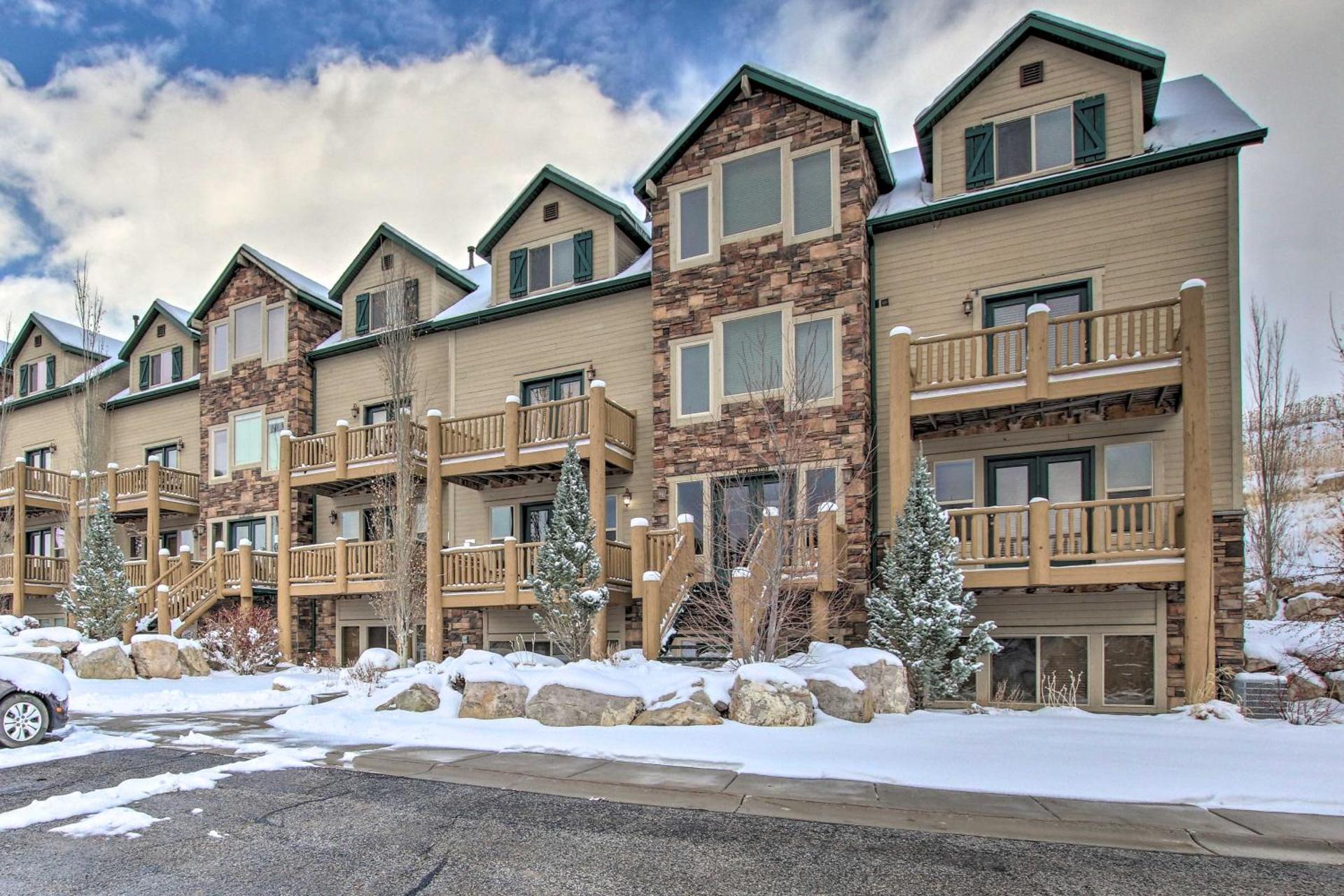 Ski, Hike and Relax Eden Condo with Hot Tub Access