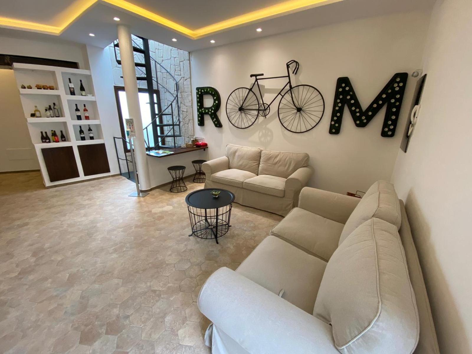 Communal lounge/ TV room