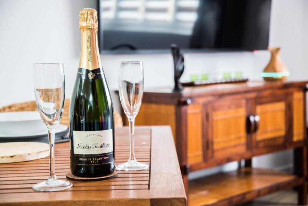 SECRET SUITE "Jungle" - Jacuzzi privatif - Gare RER C - Proche Paris