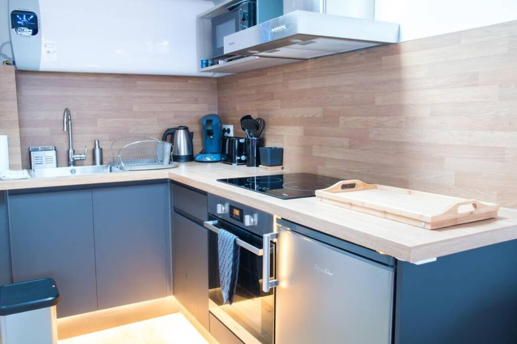 SECRET SUITE "Jungle" - Jacuzzi privatif - Gare RER C - Proche Paris