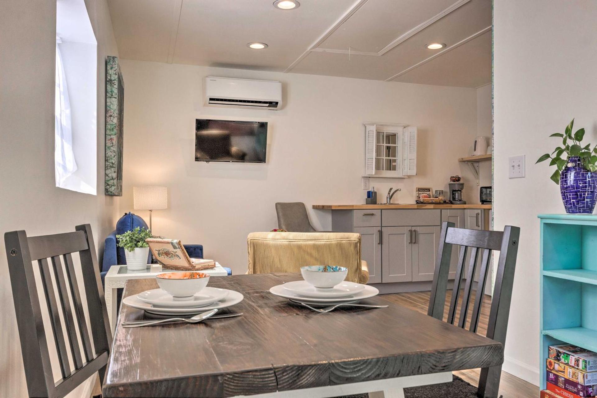 Claires Cottage about 4 Mi to Downtown Greenville!