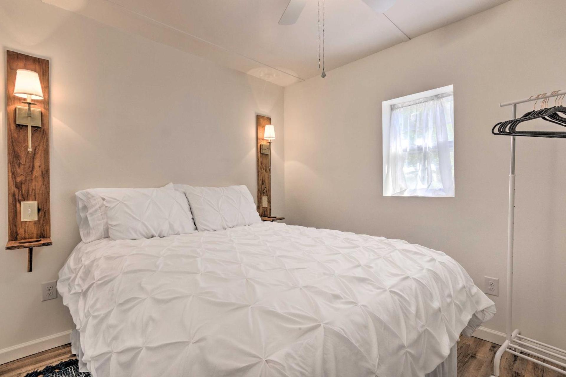 Claires Cottage about 4 Mi to Downtown Greenville!