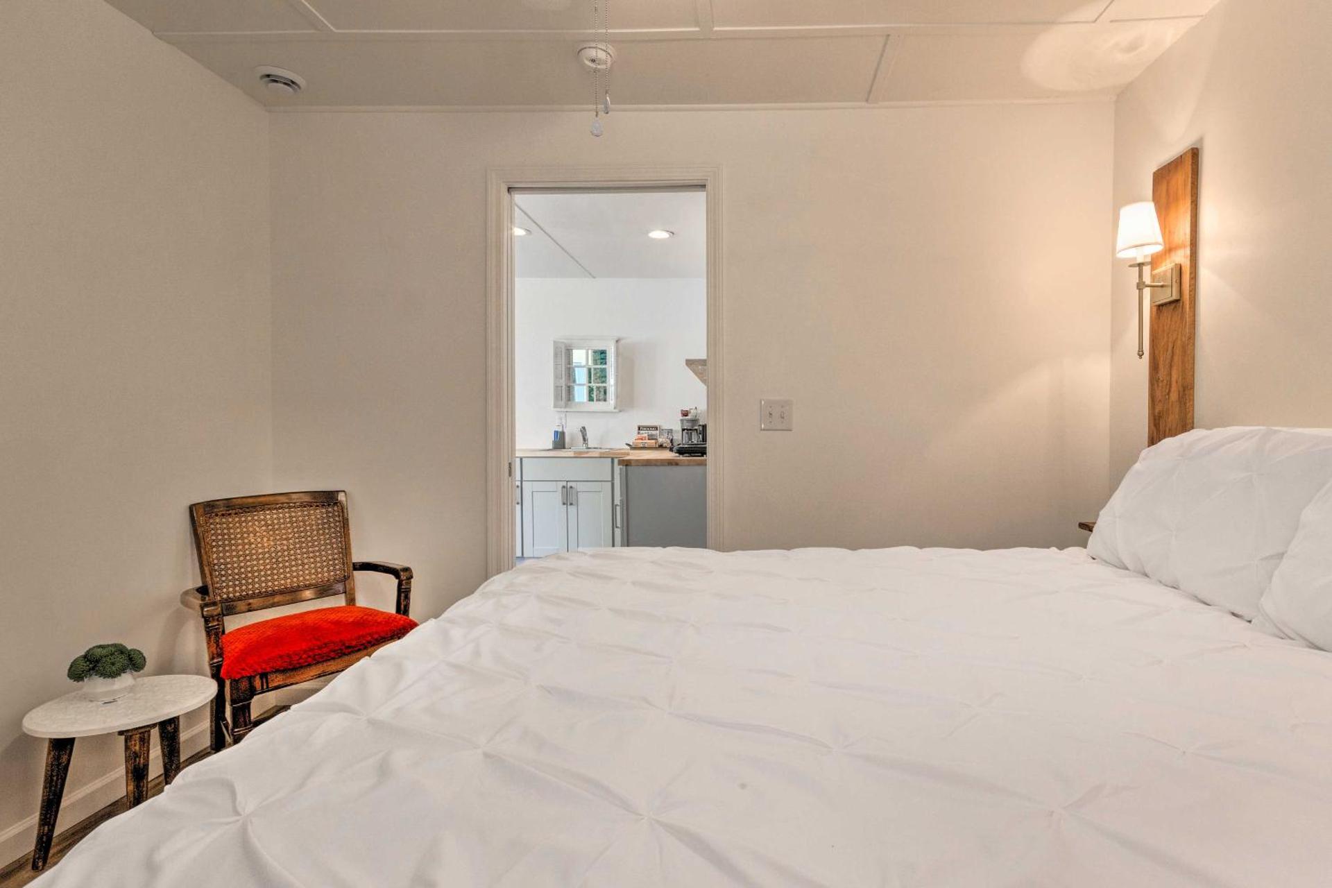 Claires Cottage about 4 Mi to Downtown Greenville!