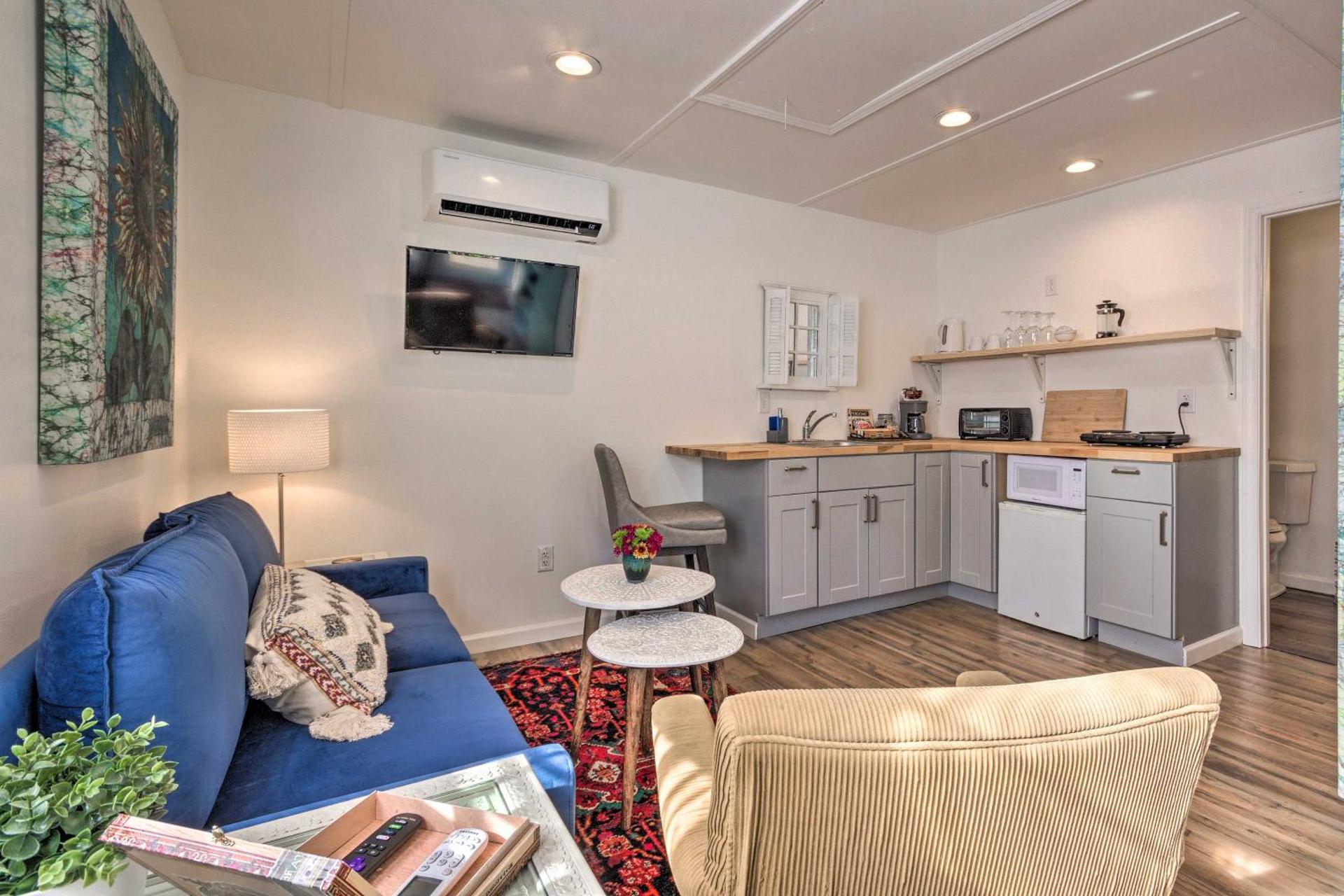 Claires Cottage about 4 Mi to Downtown Greenville!